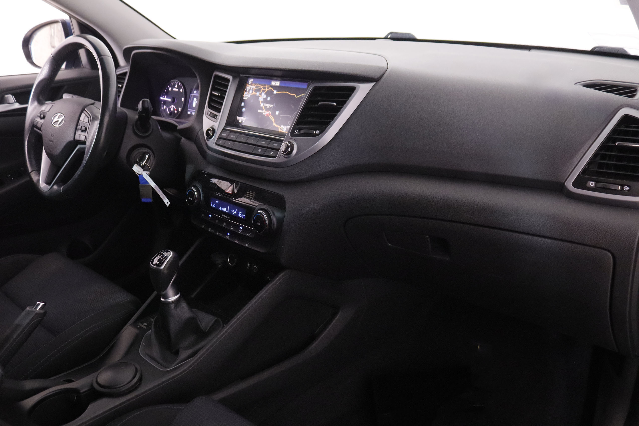Hyundai Tucson 1.7 CRDi 4x2 - foto 12