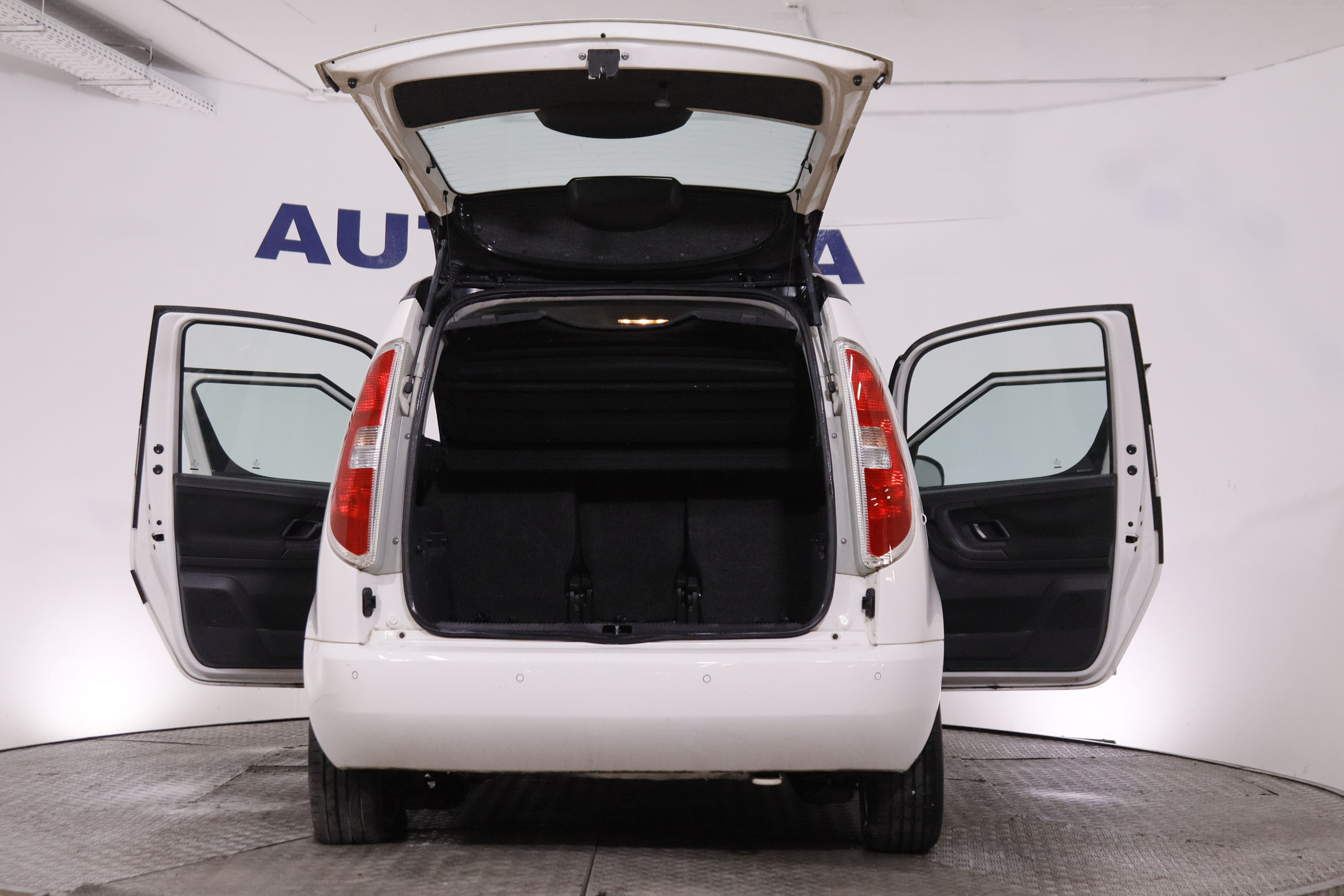 Škoda Roomster 1.2 TSI - foto 8