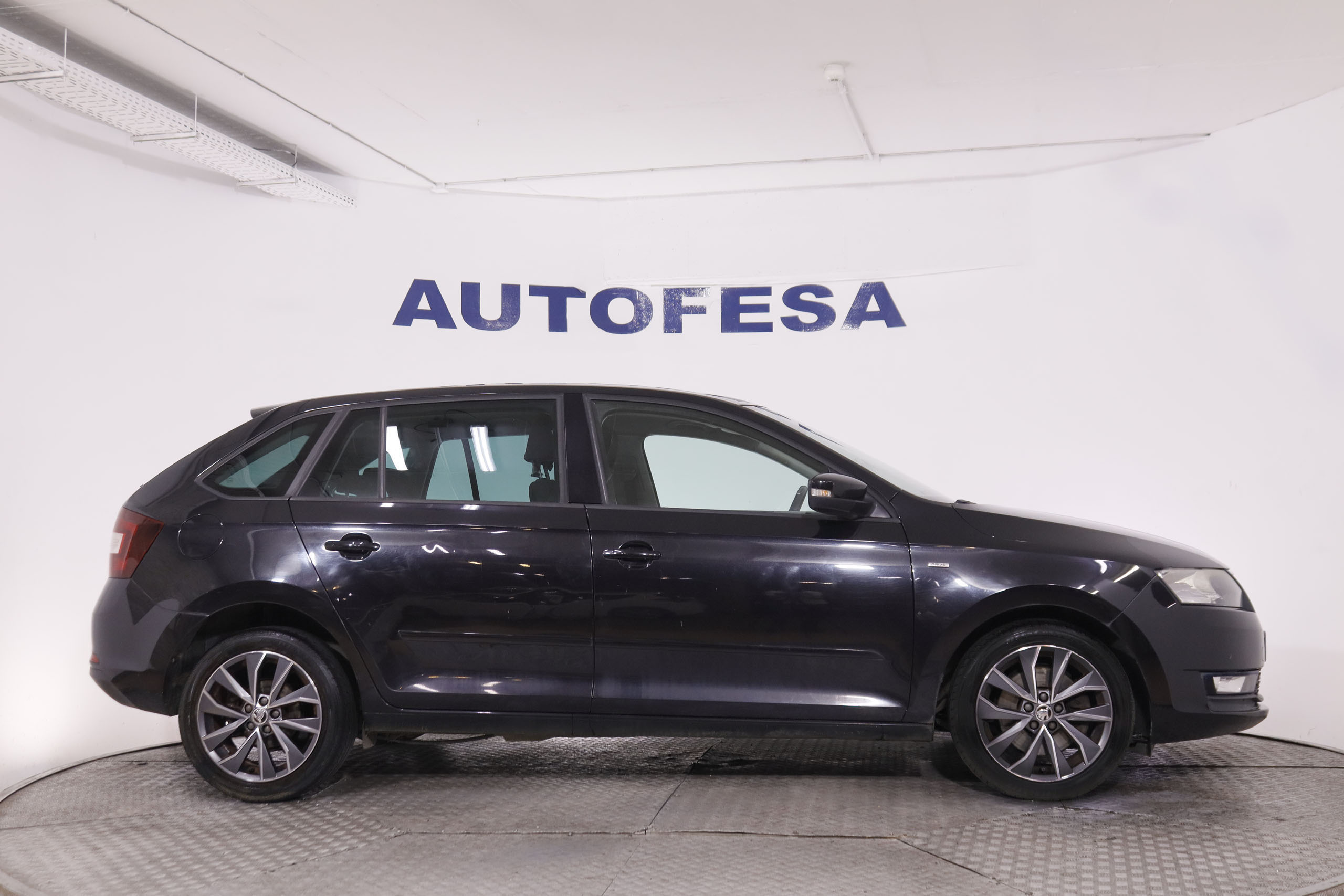 Škoda Rapid 1.6 TDI Greentec - foto 9