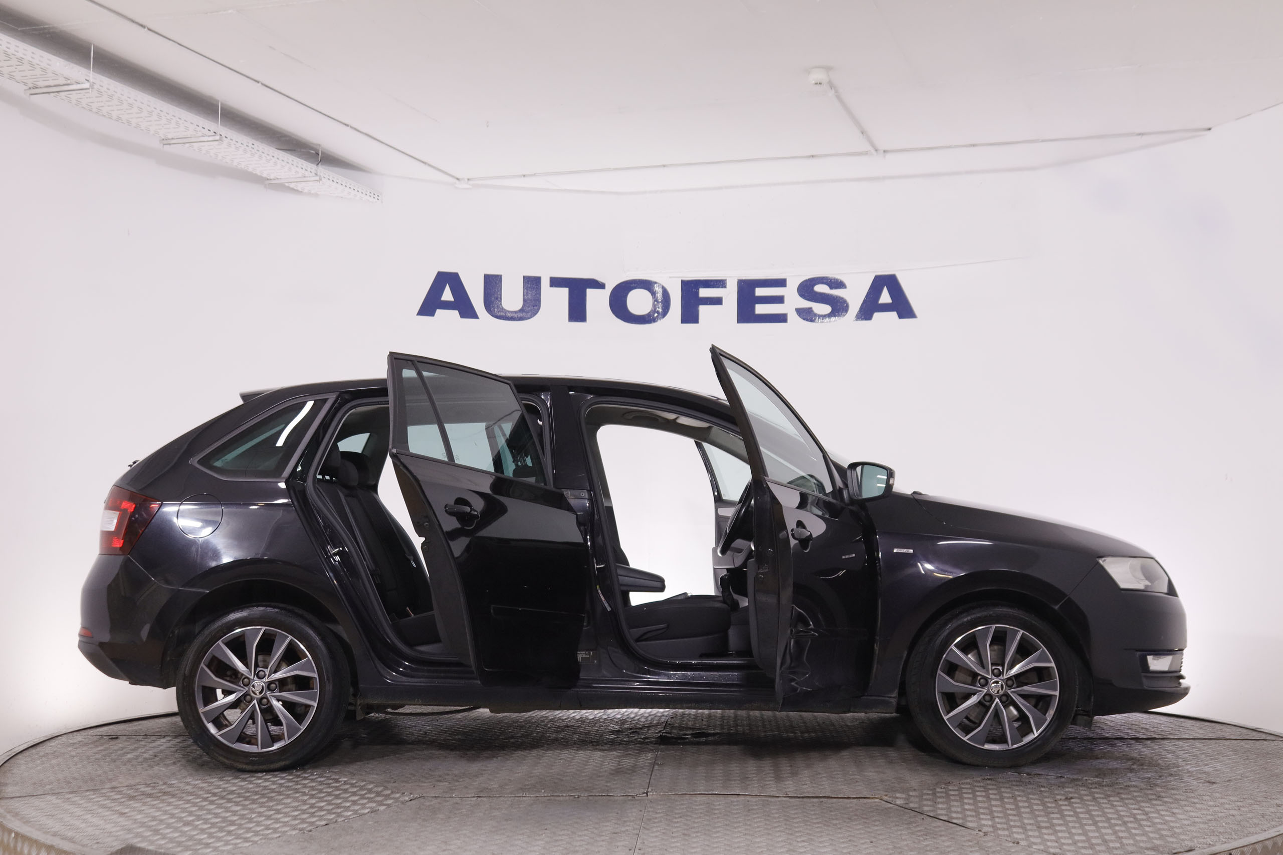 Škoda Rapid 1.6 TDI Greentec - foto 10