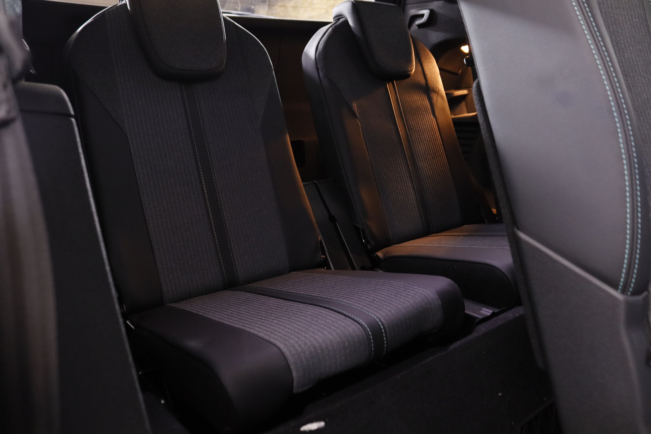 Peugeot 5008 1.5 BlueHDi Allure Pack EAT8 7 plazas - foto 24