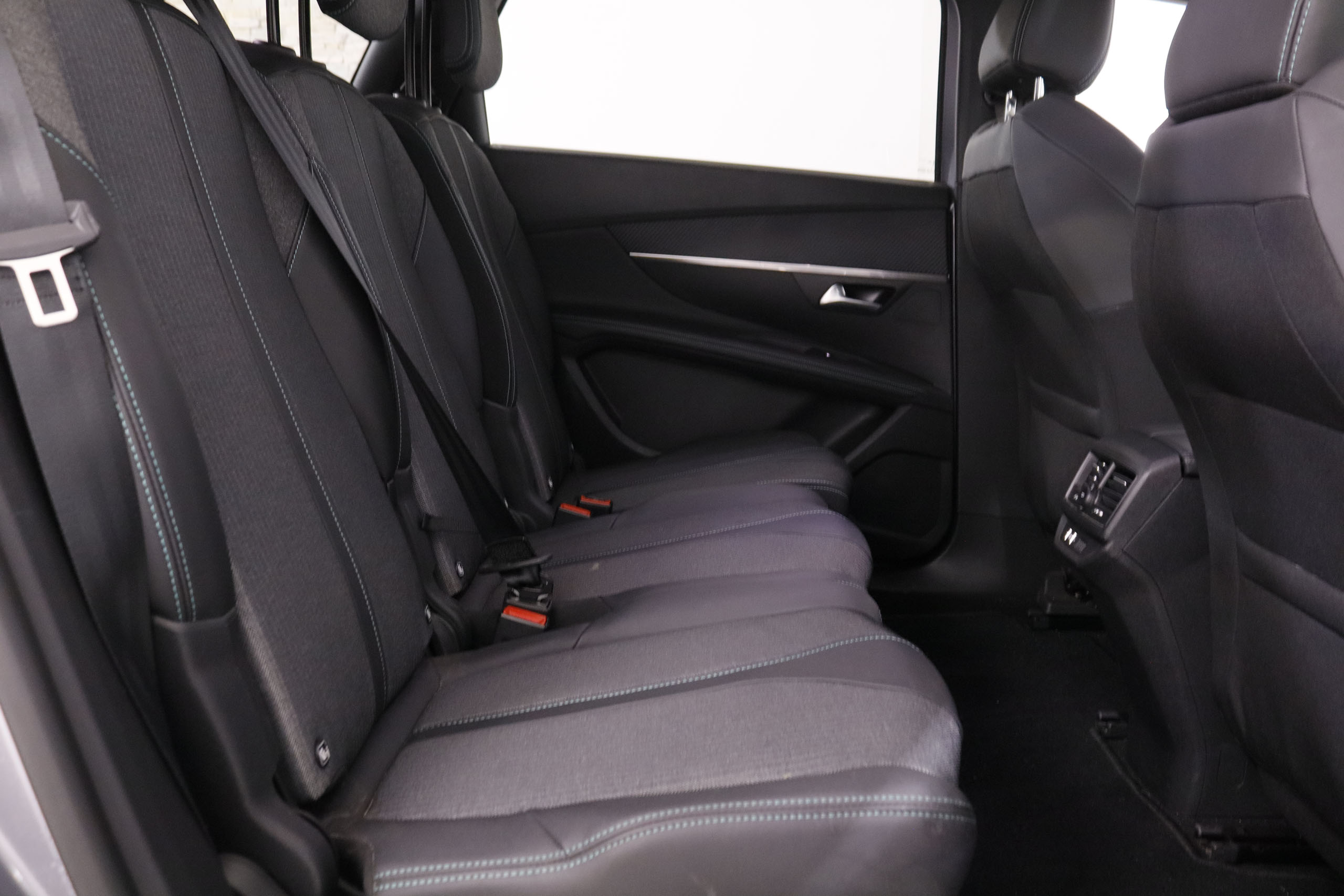 Peugeot 5008 1.5 BlueHDi Allure Pack EAT8 7 plazas - foto 23