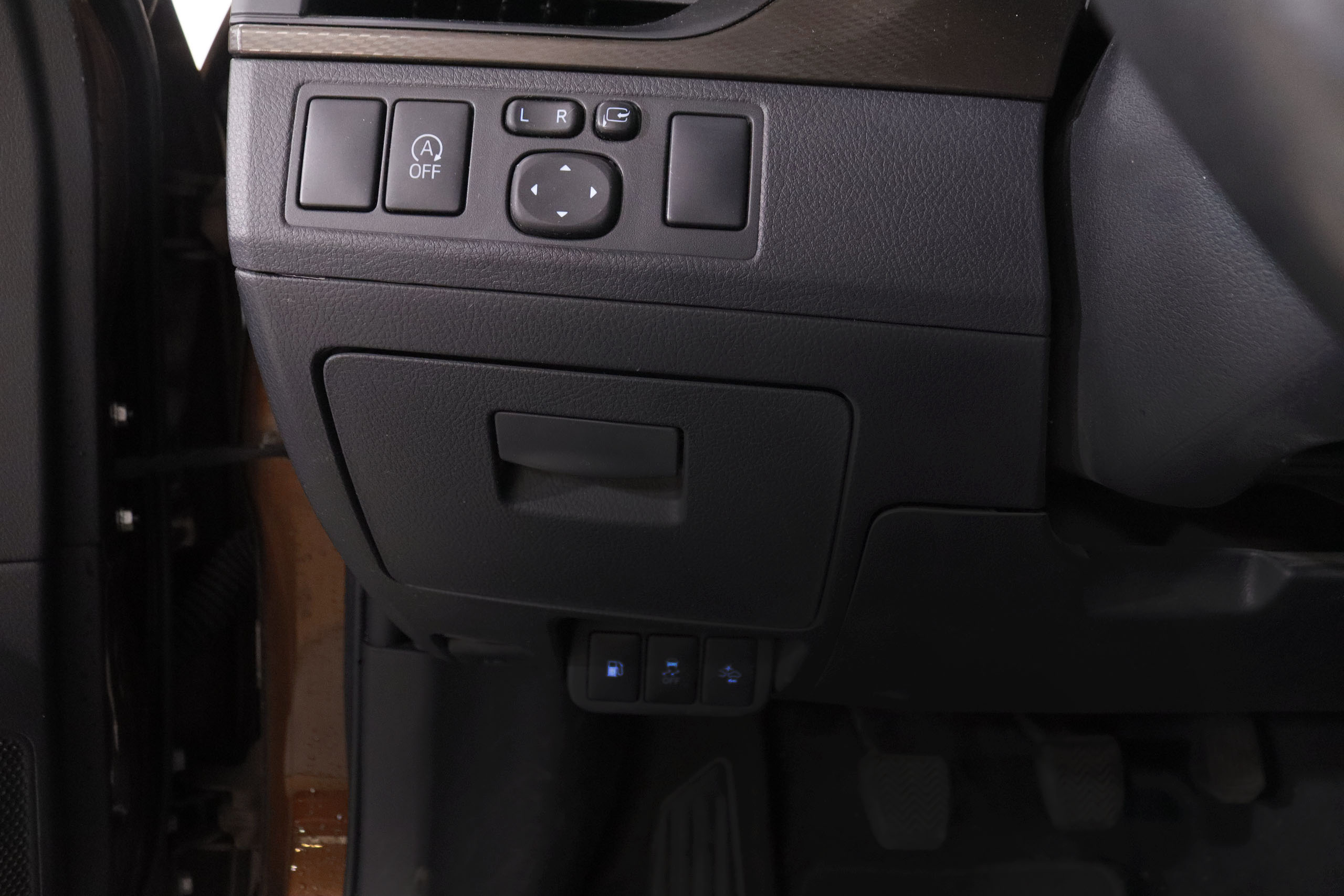 Toyota Avensis 2.0 D Executive - foto 19