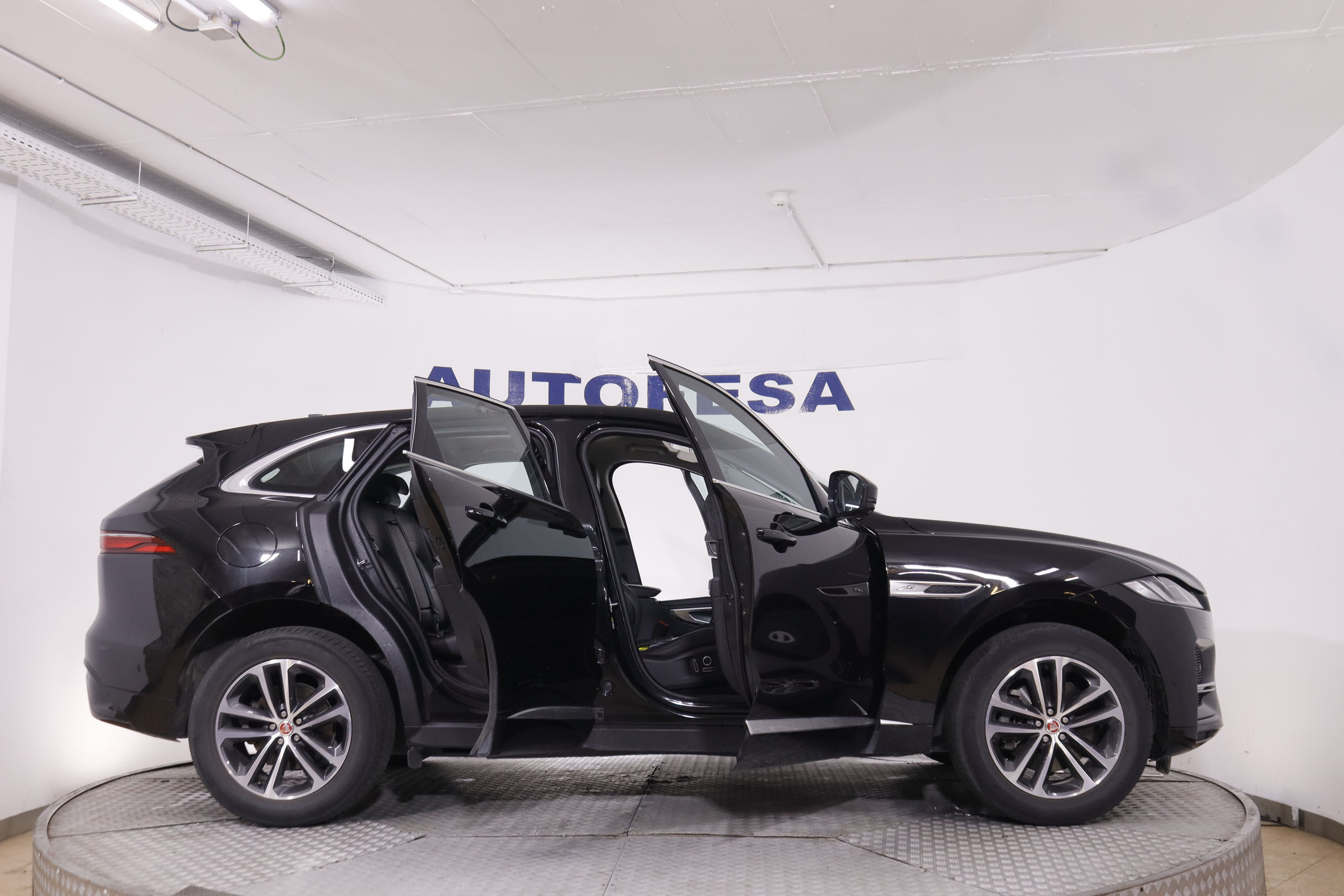 Jaguar F-Pace 2.0D I4 AWD MHEV S - foto 9