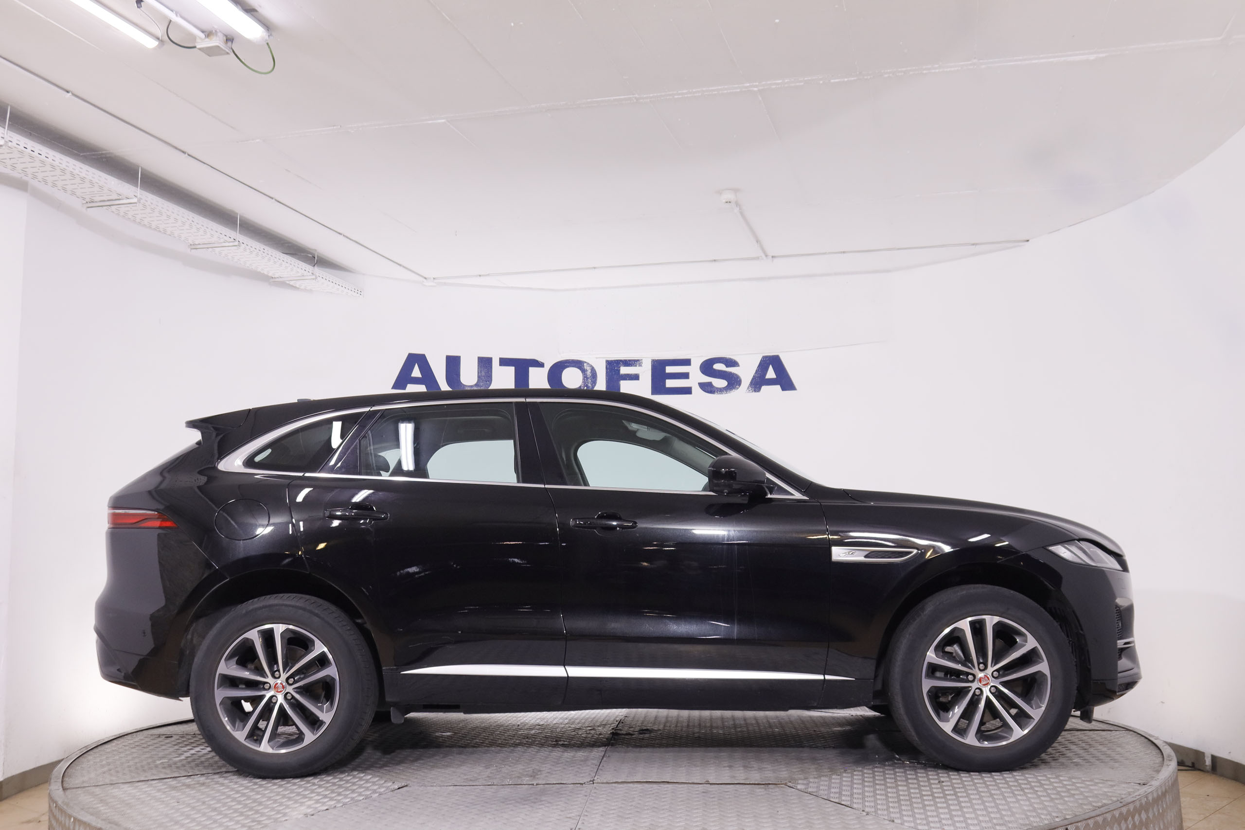 Jaguar F-Pace 2.0D I4 AWD MHEV S - foto 10