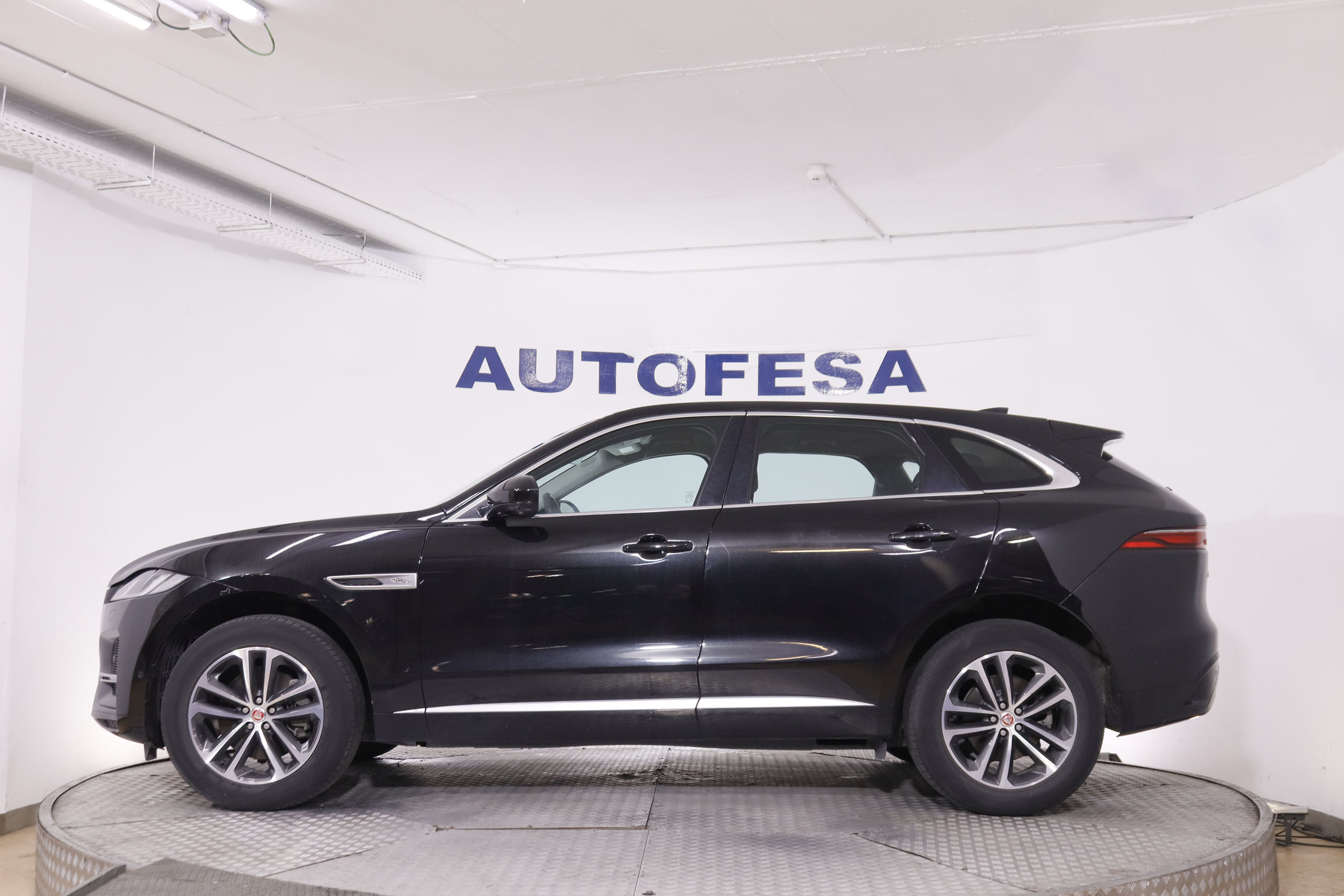 Jaguar F-Pace 2.0D I4 AWD MHEV S - foto 4