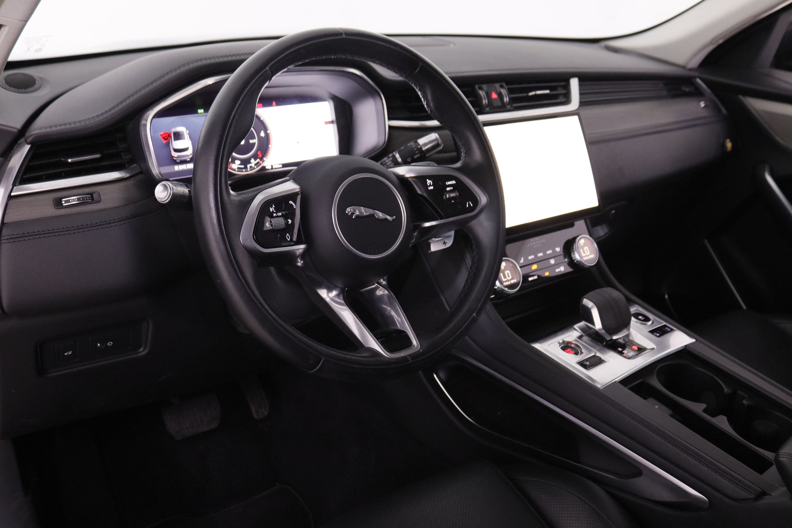 Jaguar F-Pace 2.0D I4 AWD MHEV S - foto 11