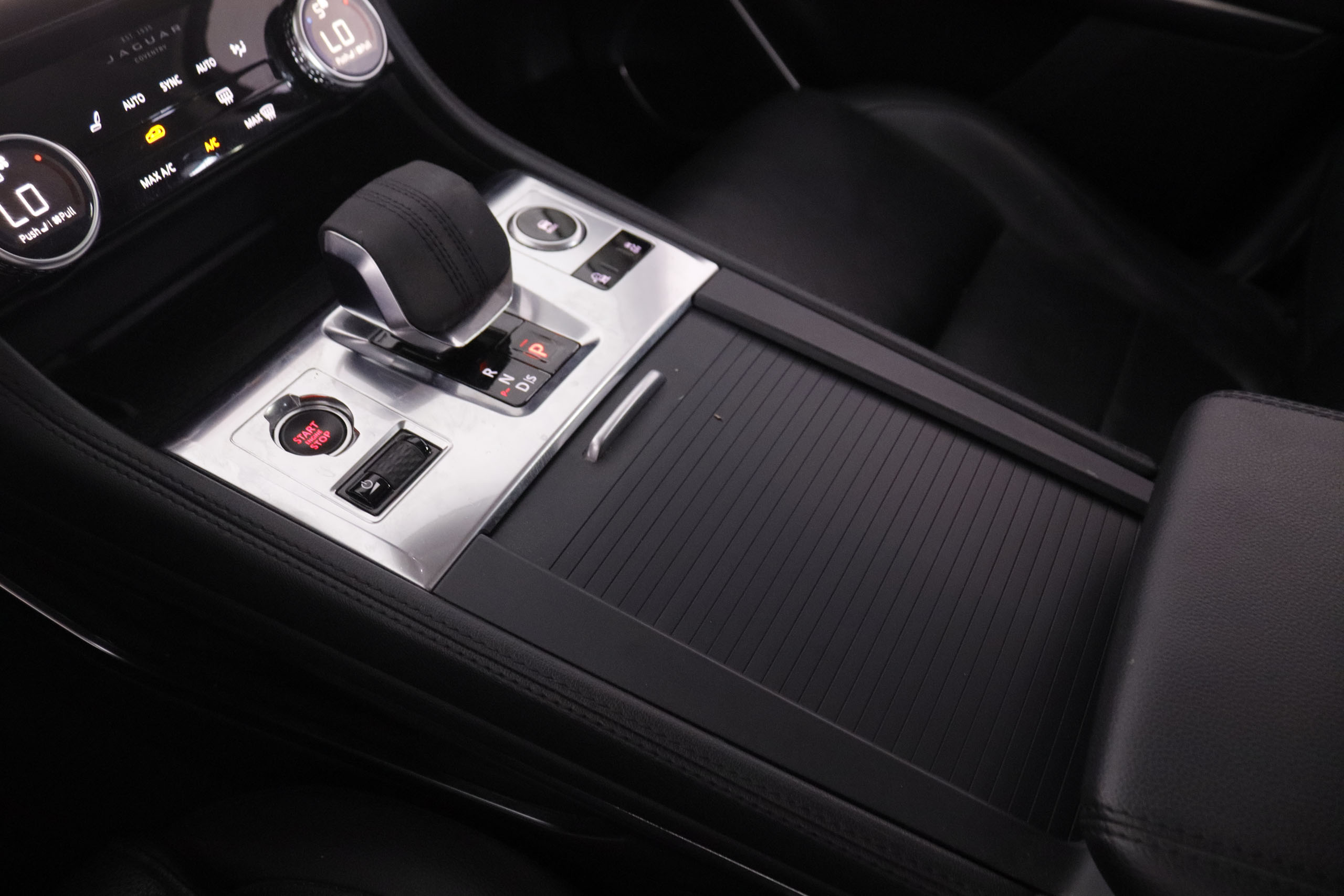 Jaguar F-Pace 2.0D I4 AWD MHEV S - foto 19
