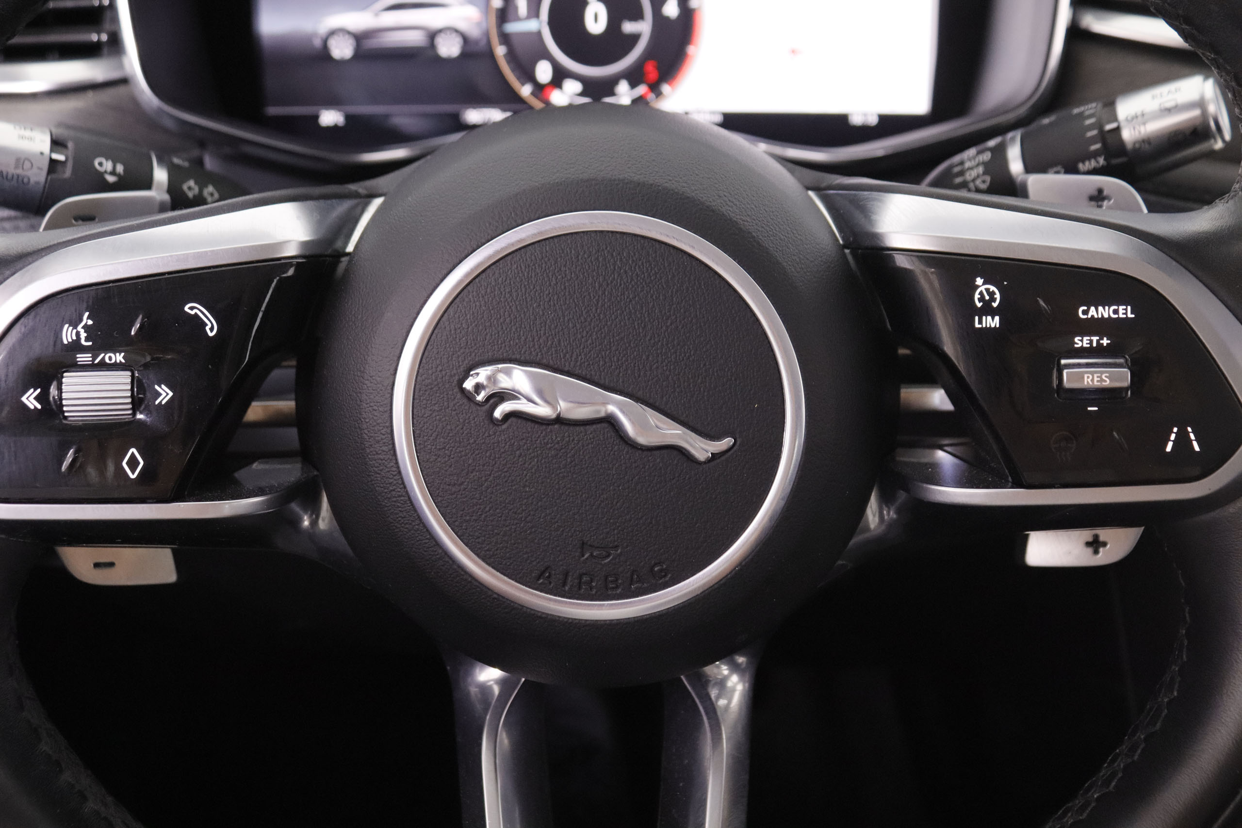 Jaguar F-Pace 2.0D I4 AWD MHEV S - foto 13