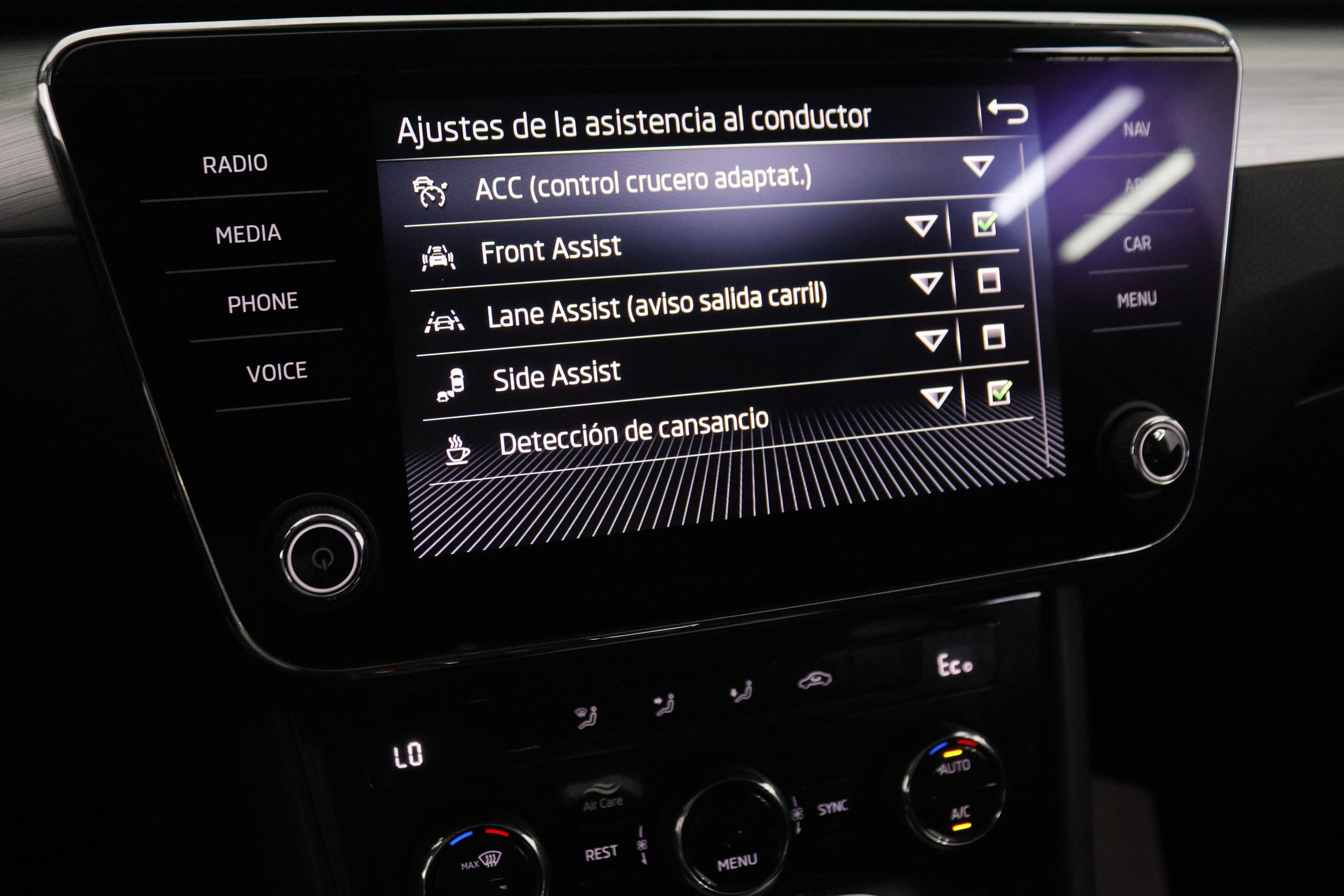 Škoda Superb Combi 1.4 TSI PHEV IV Style - foto 17