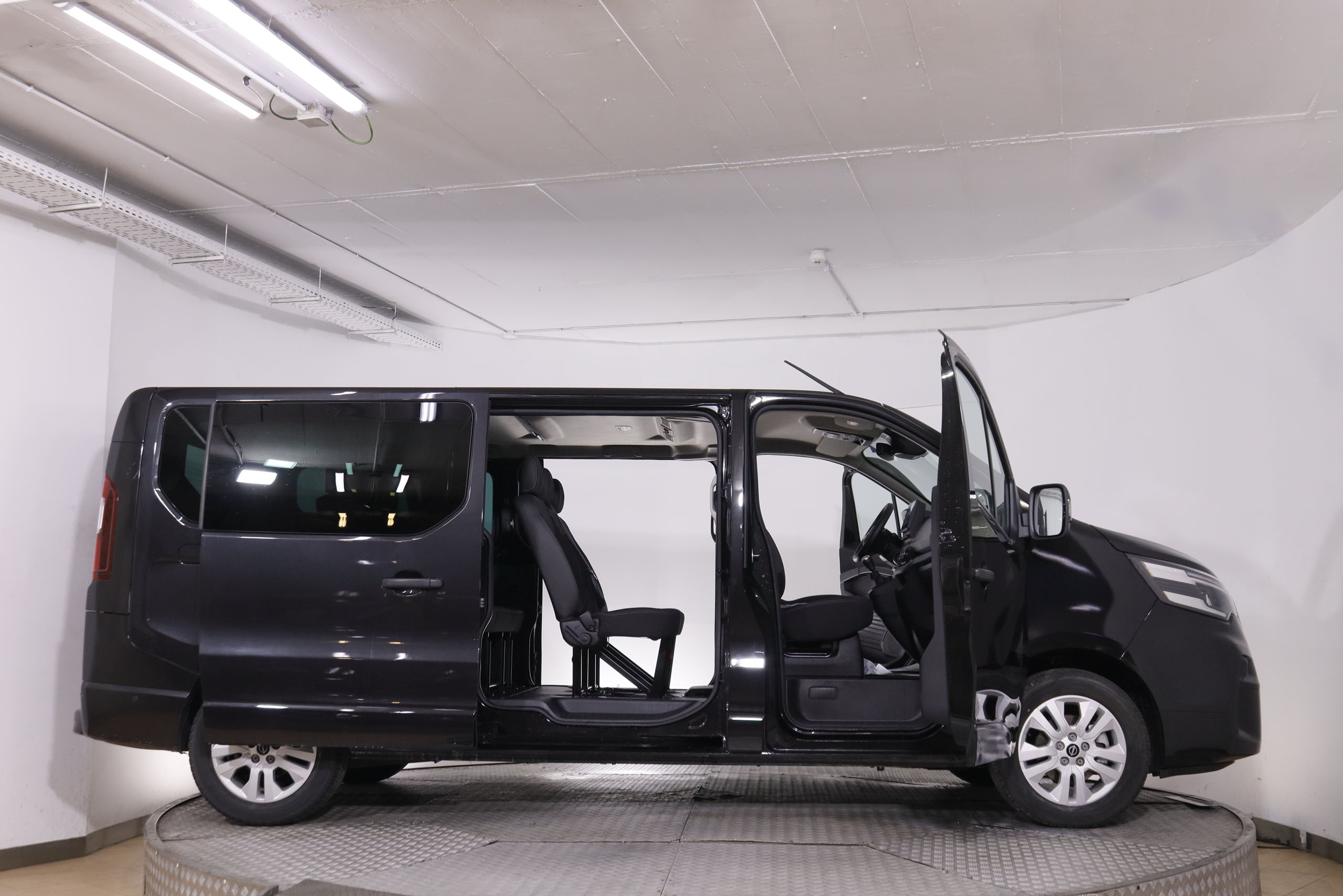 Nissan Primastar 2.0 dCi L2H1 Tekna 9 plazas - foto 10