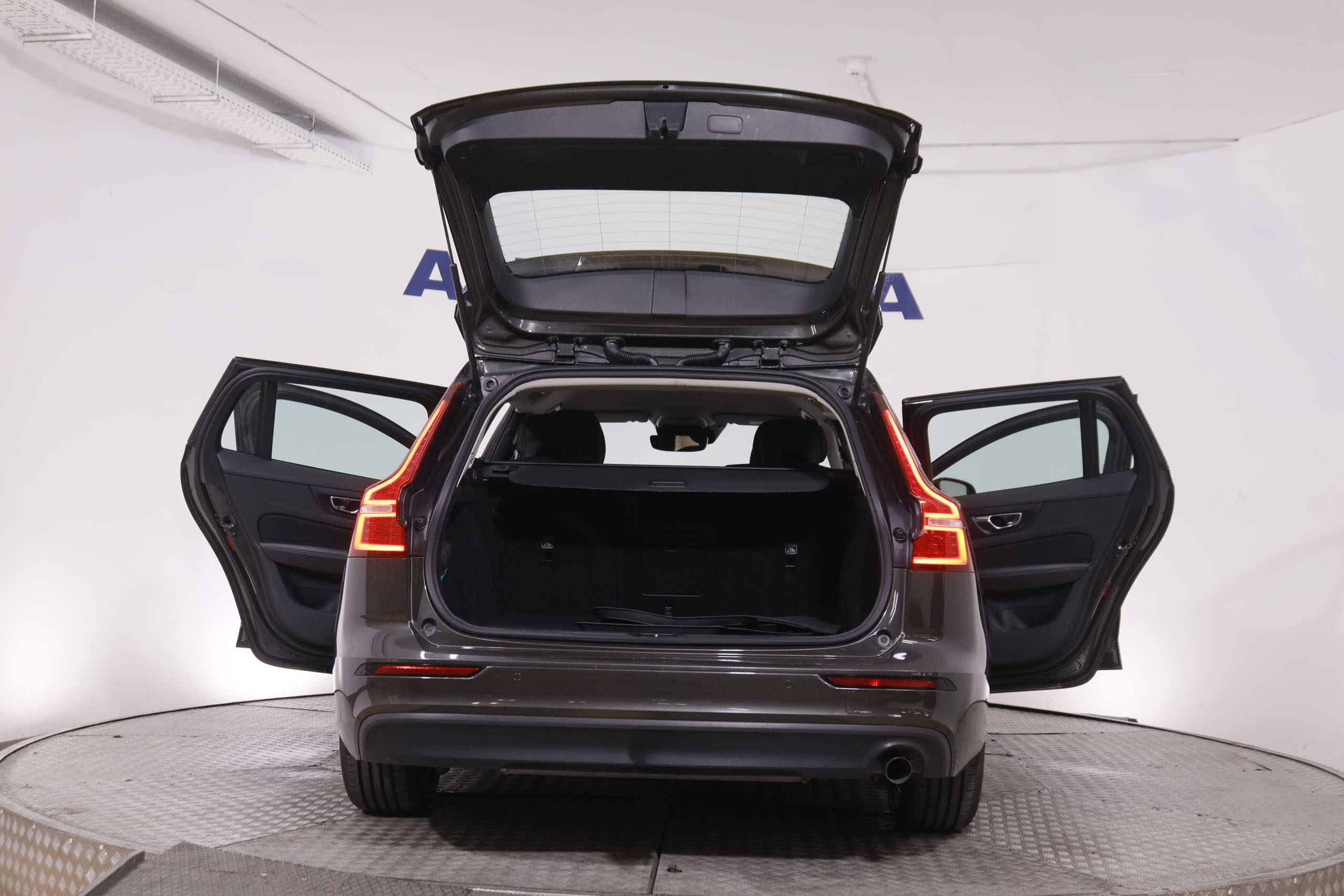 Volvo V60 2.0 D3 Momentum - foto 3