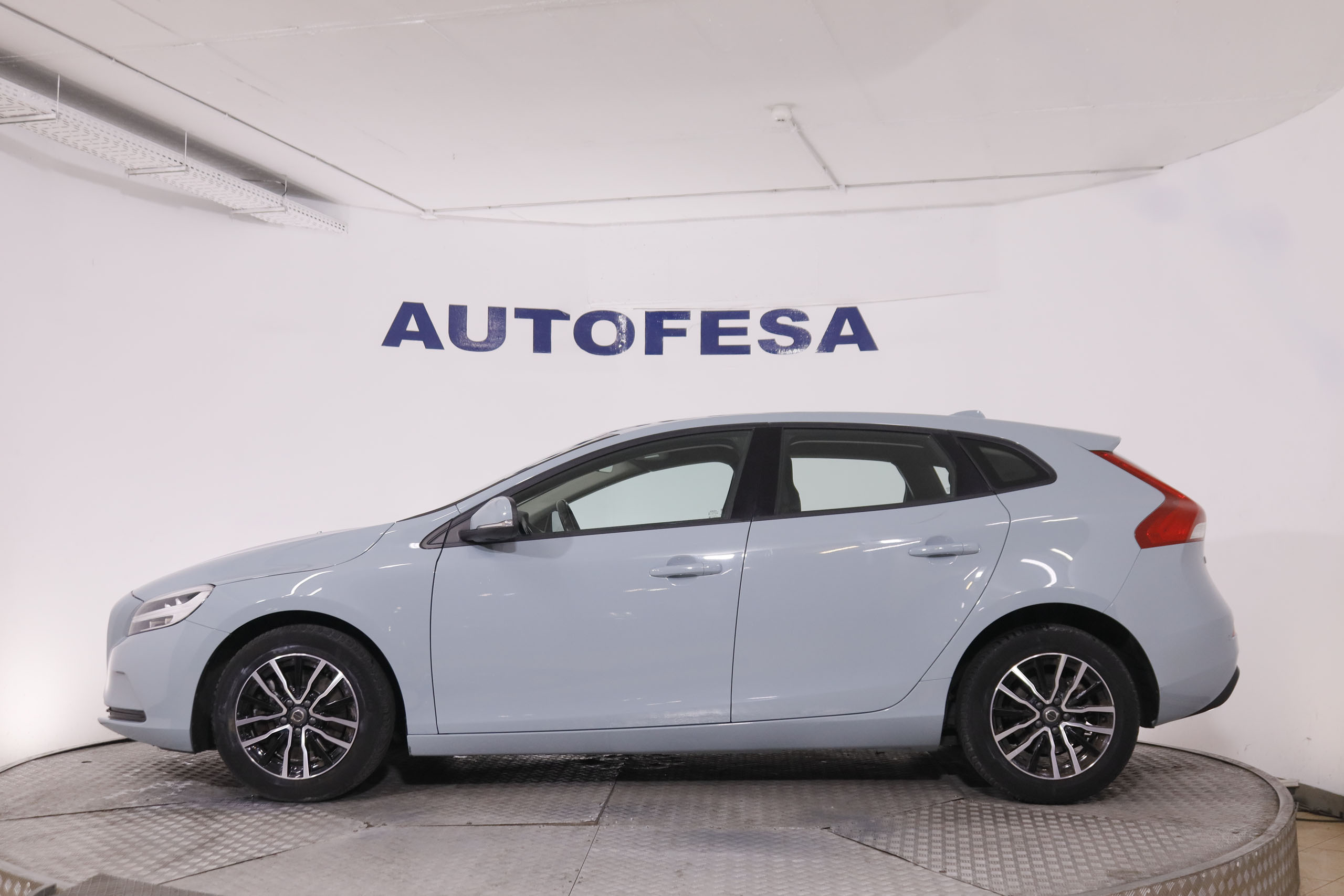 Volvo V40 2.0 T2 Momentum - foto 4