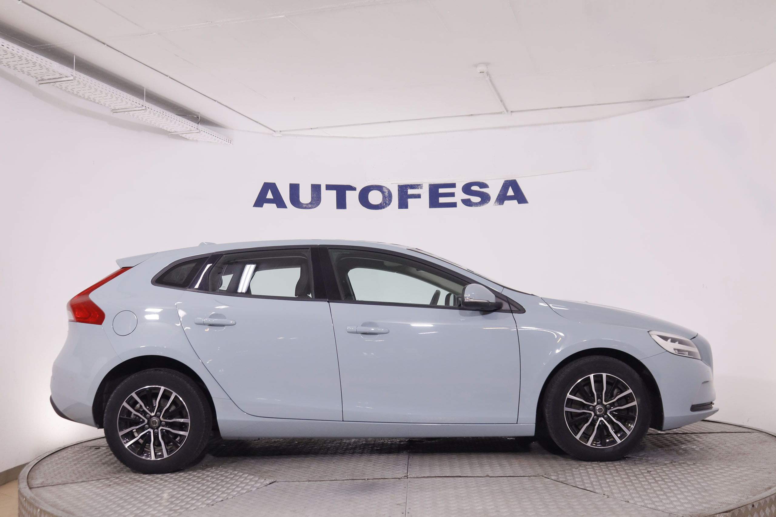 Volvo V40 2.0 T2 Momentum - foto 8