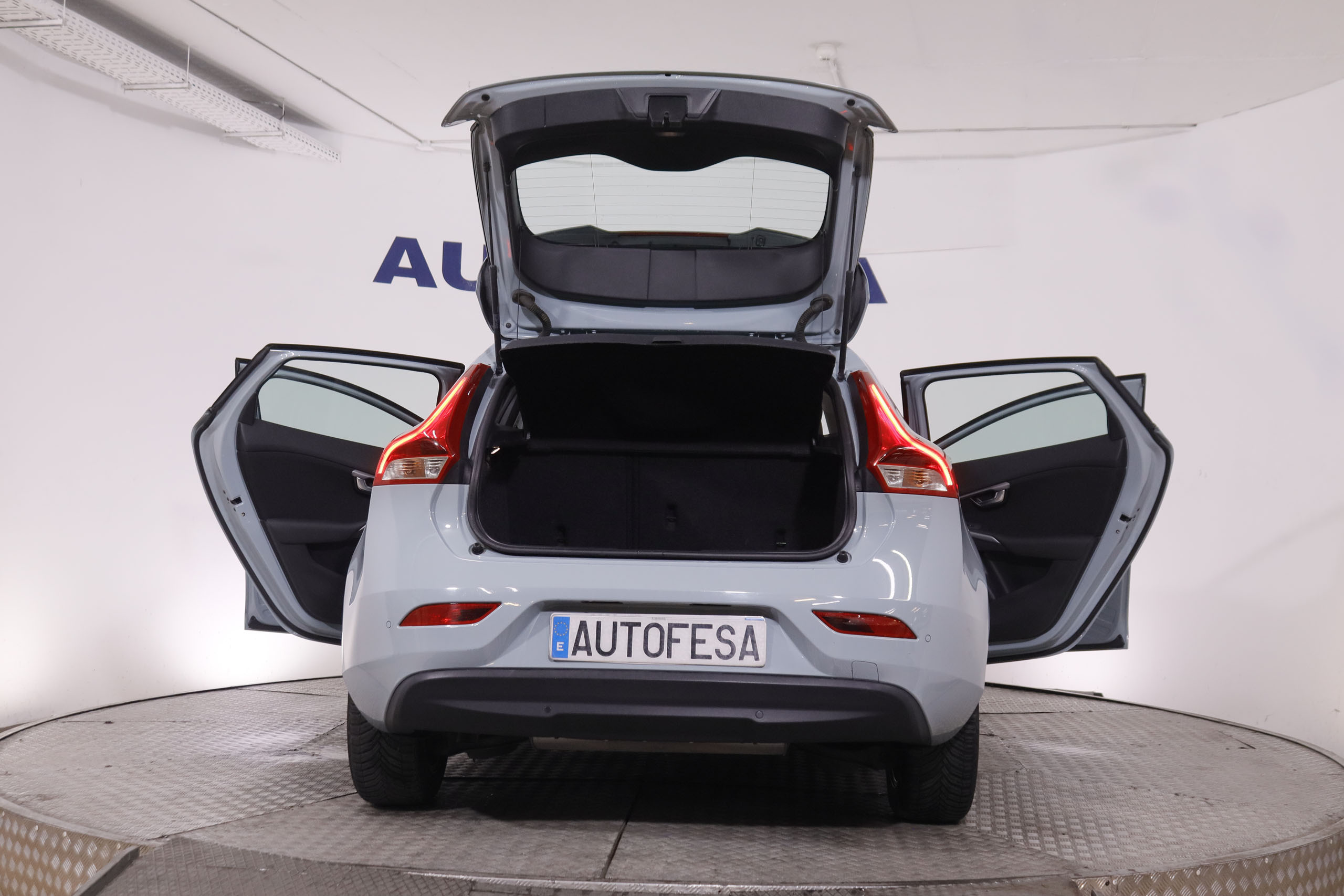 Volvo V40 2.0 T2 Momentum - foto 9