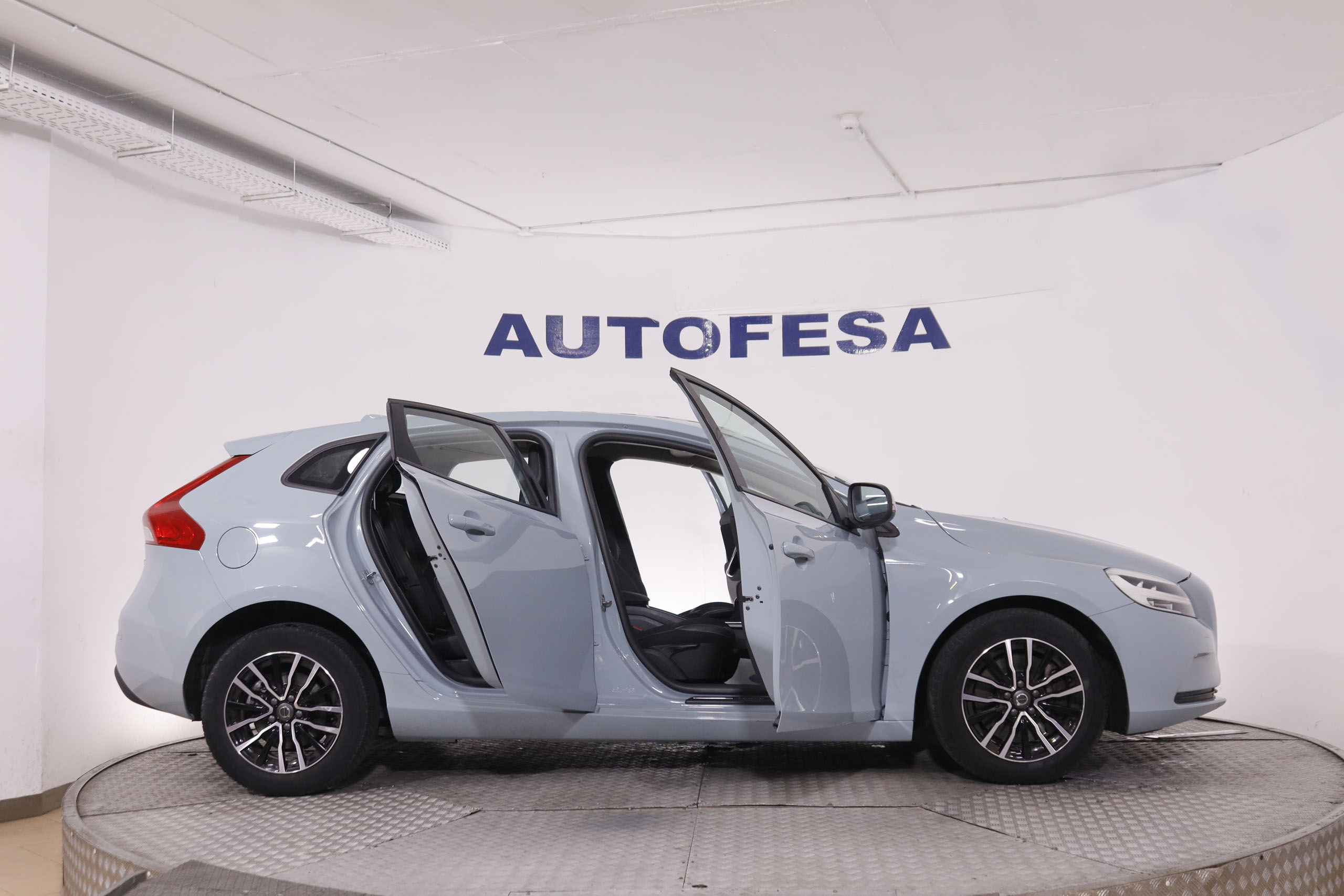 Volvo V40 2.0 T2 Momentum - foto 10