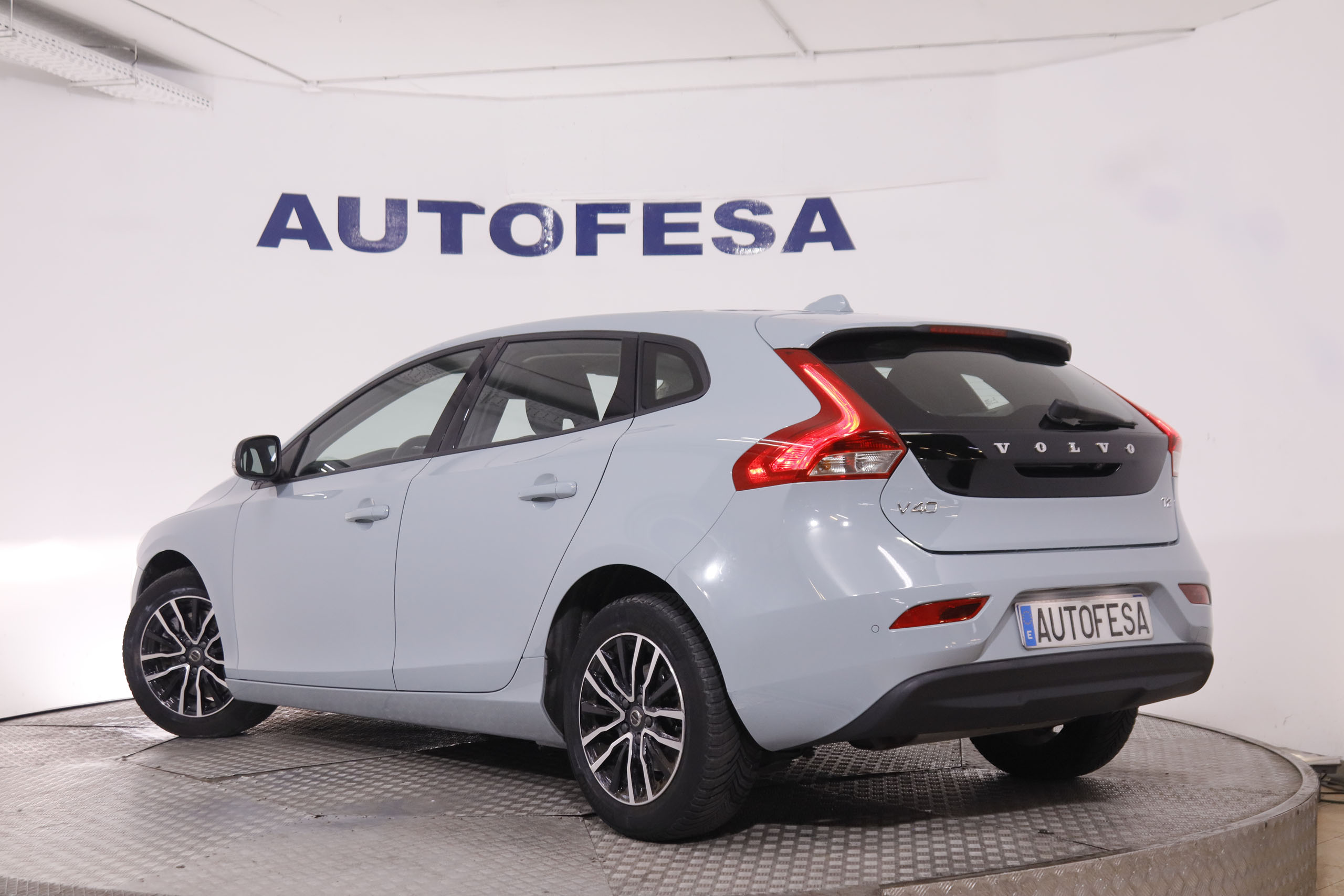 Volvo V40 2.0 T2 Momentum - foto 7