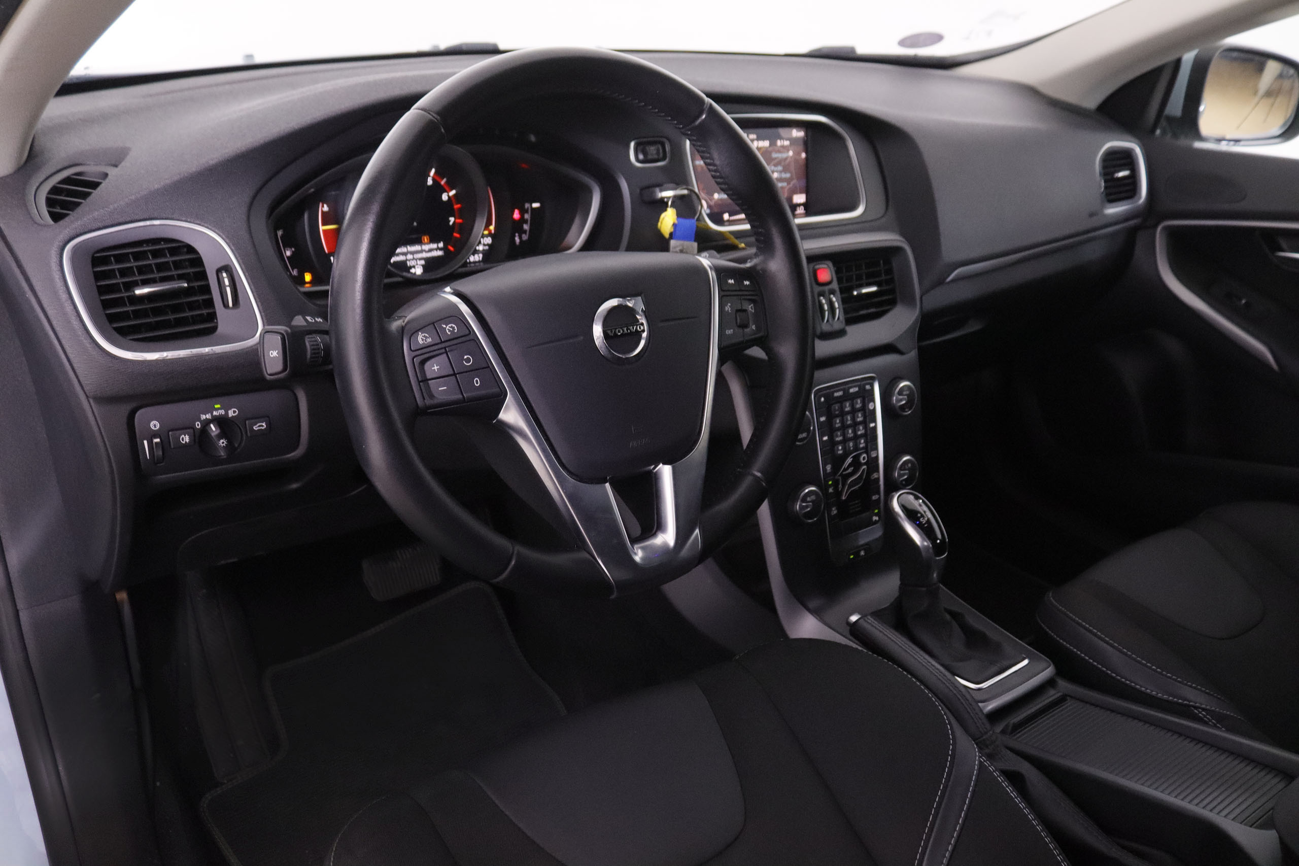 Volvo V40 2.0 T2 Momentum - foto 11