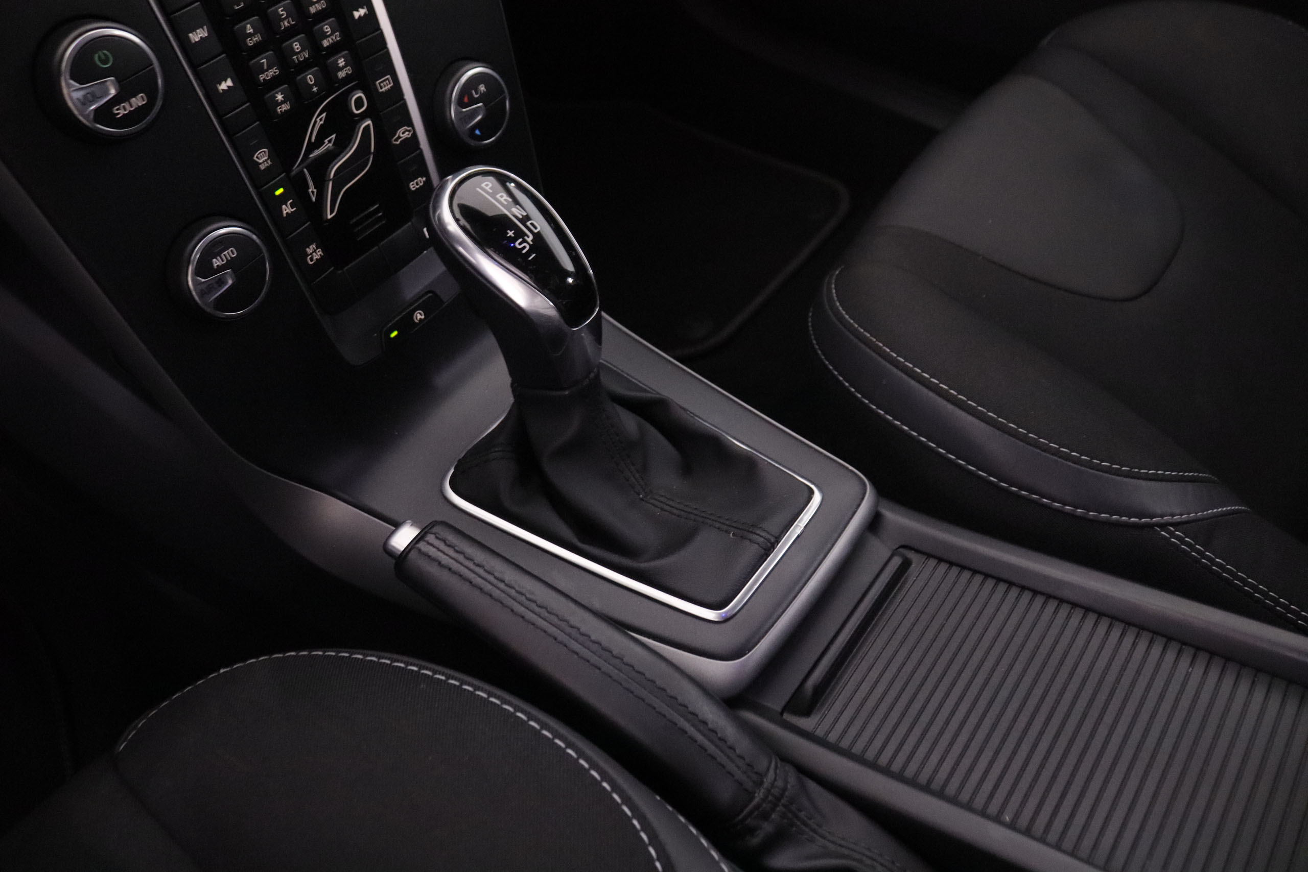 Volvo V40 2.0 T2 Momentum - foto 13