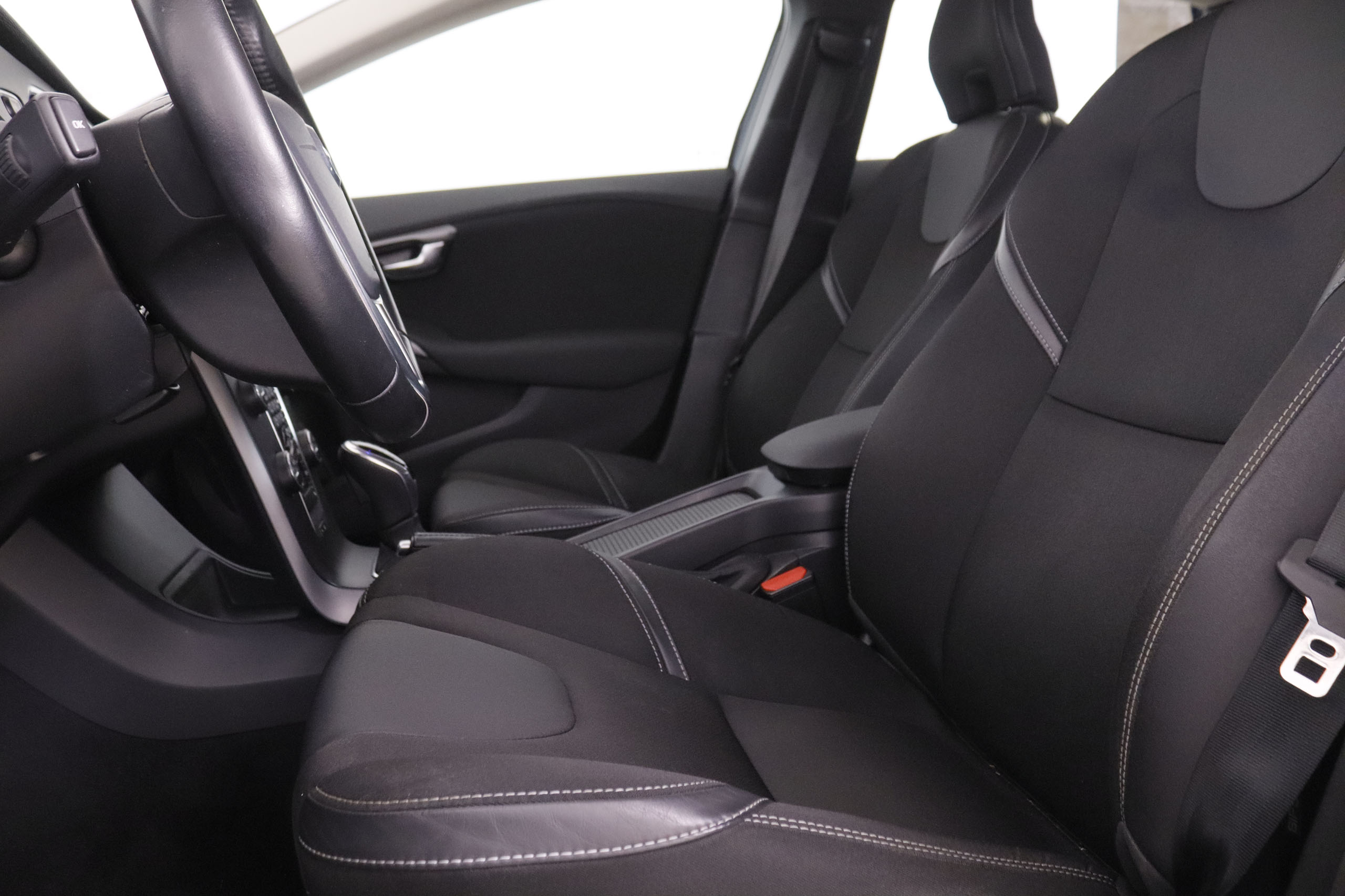 Volvo V40 2.0 T2 Momentum - foto 17