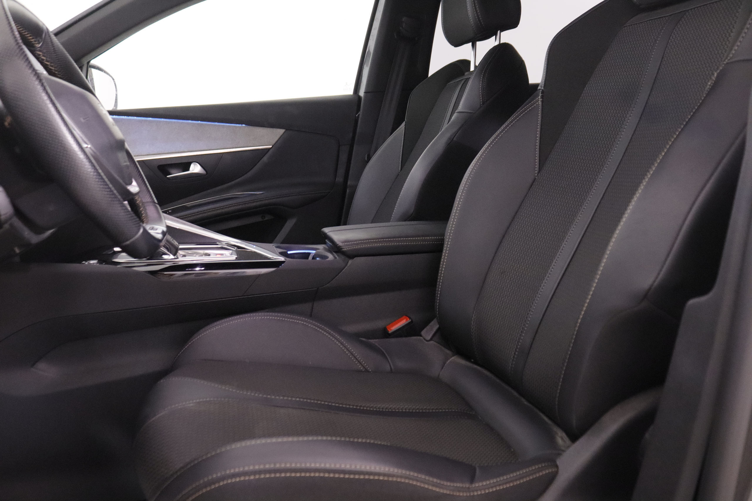 Peugeot 3008 1.5 BlueHDi GT EAT8 - foto 25