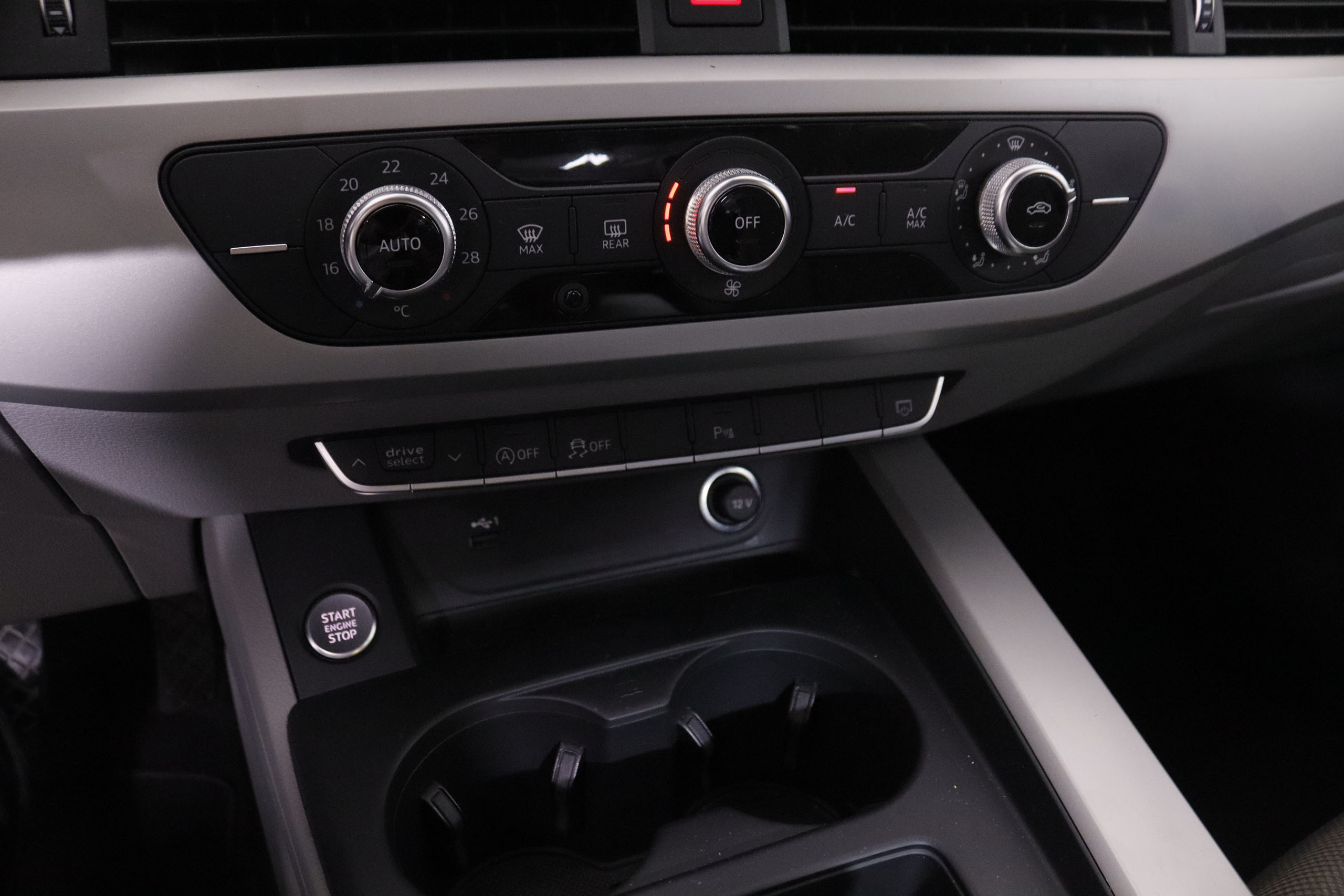 Audi A4 35 TFSI MHEV Advance - foto 13