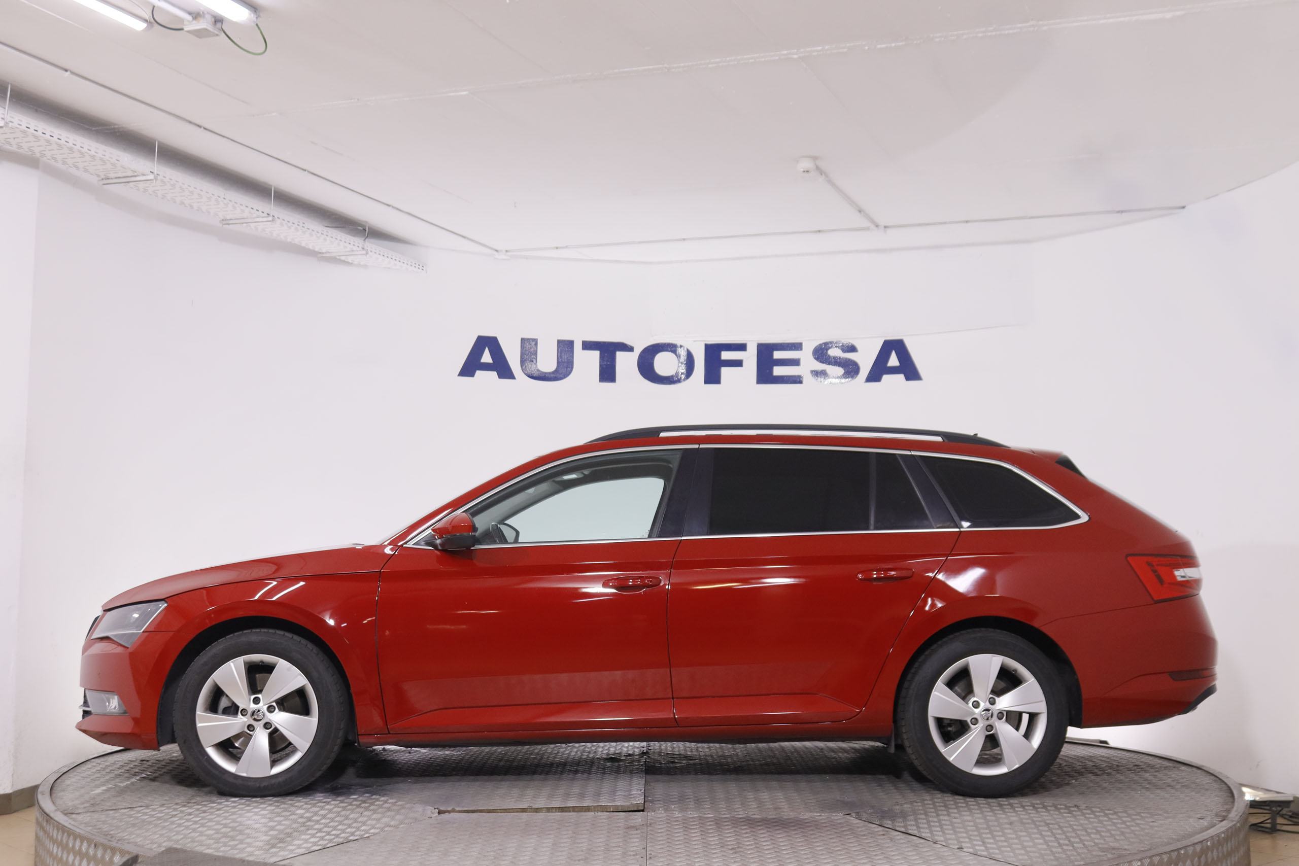 Škoda Superb Combi 2.0 TDI DSG - foto 4