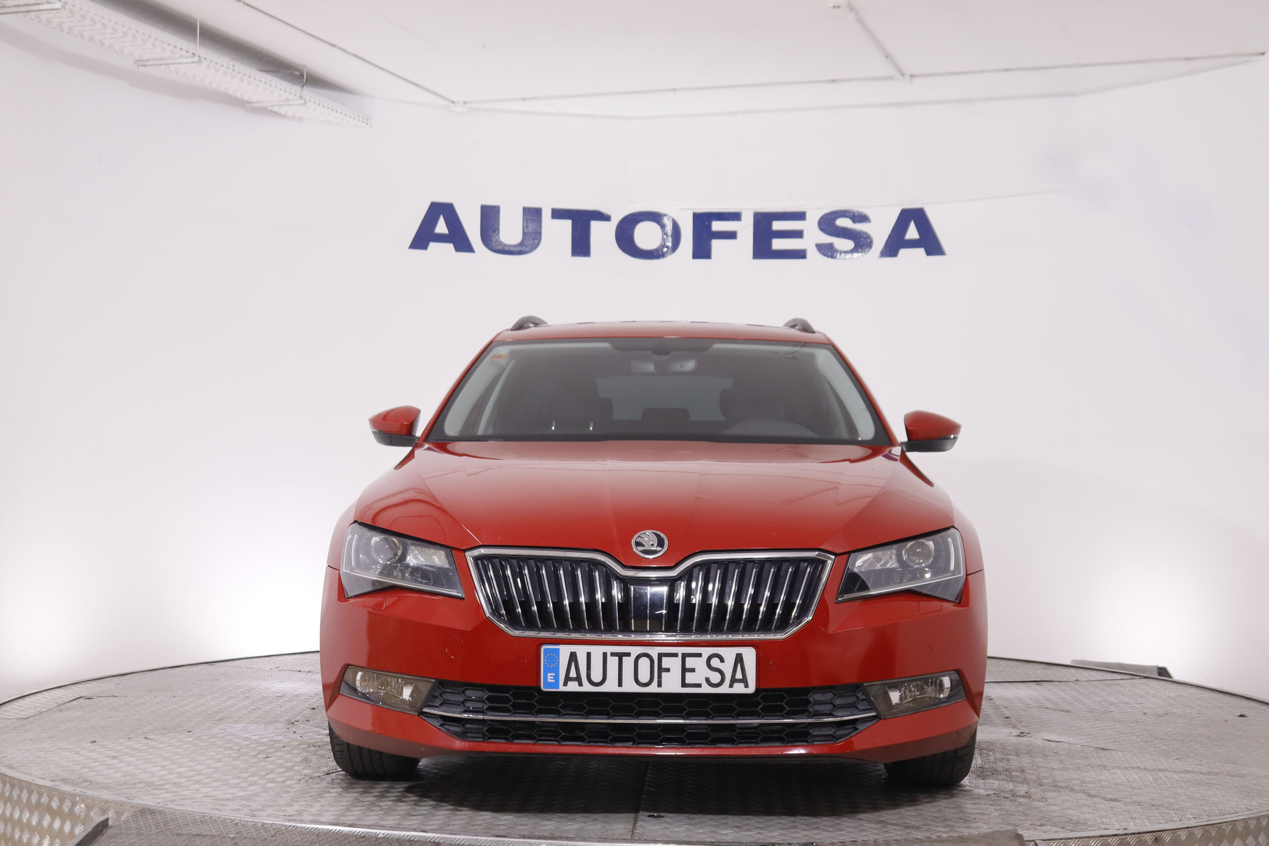 Škoda Superb Combi 2.0 TDI DSG - foto 2