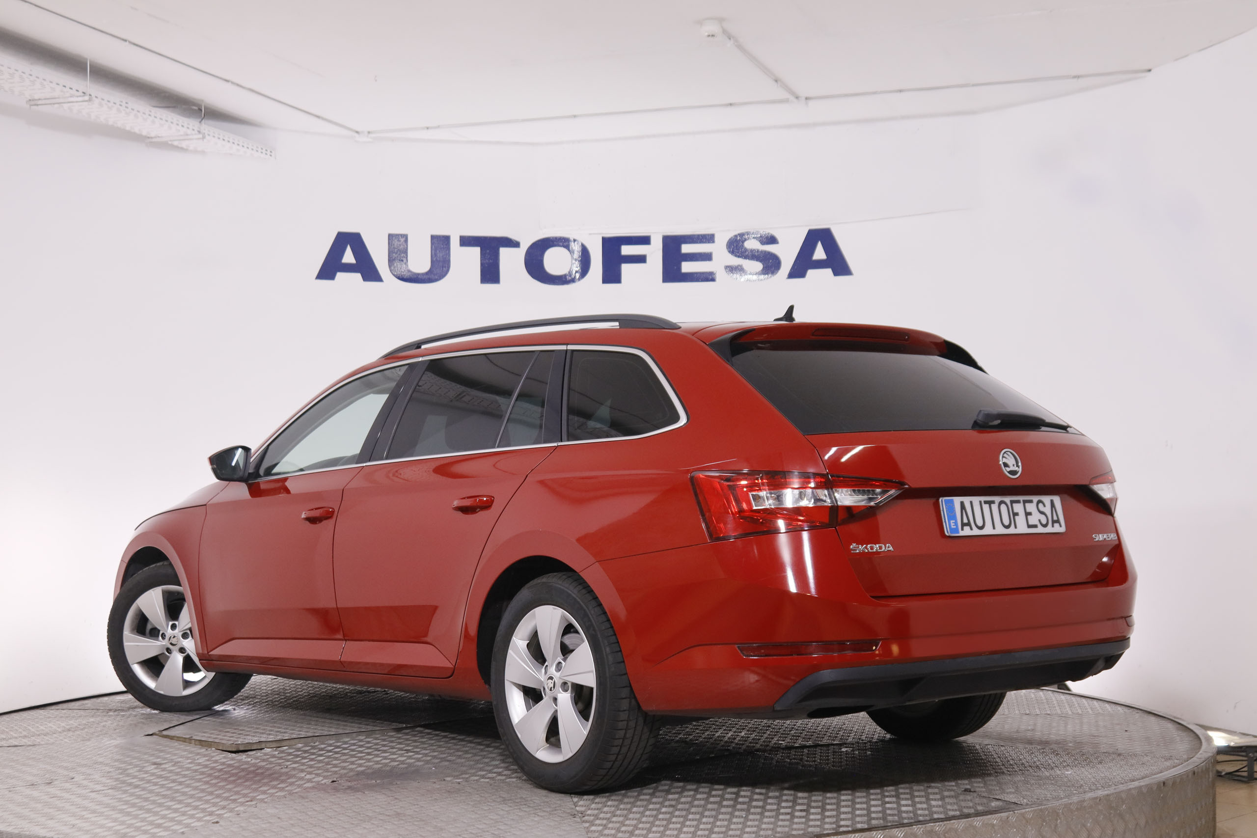 Škoda Superb Combi 2.0 TDI DSG - foto 7