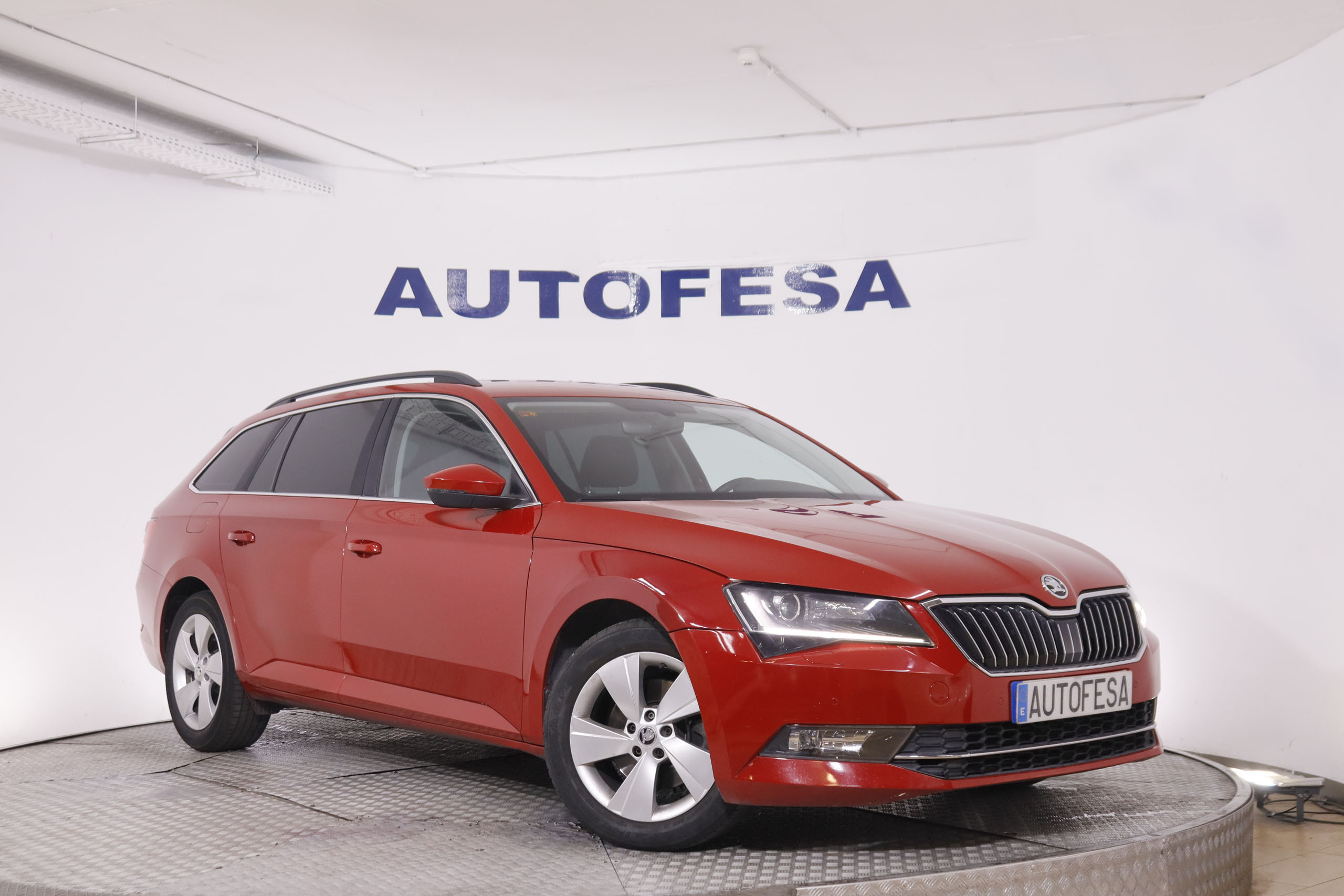 Škoda Superb Combi 2.0 TDI DSG - foto 3