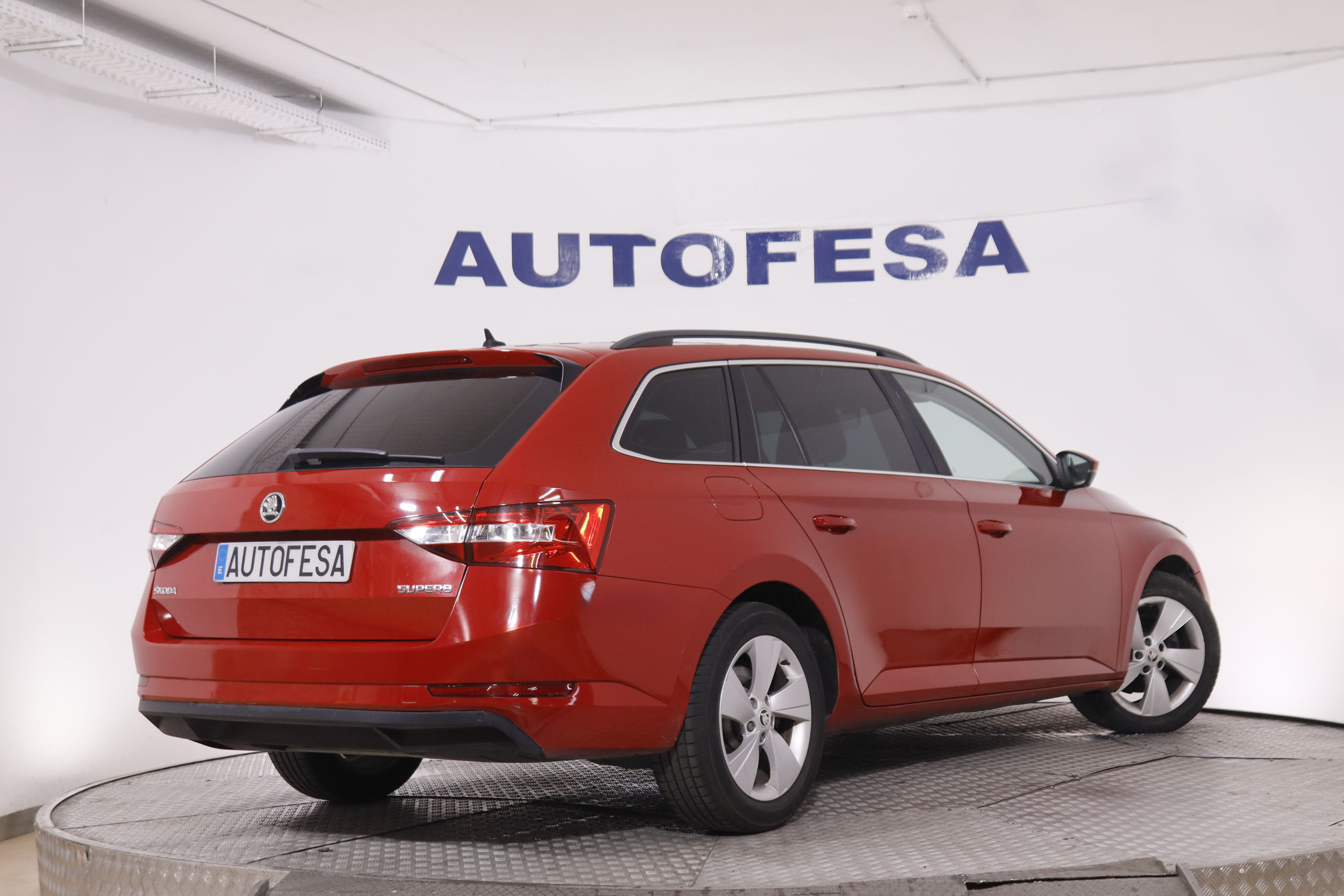 Škoda Superb Combi 2.0 TDI DSG - foto 5