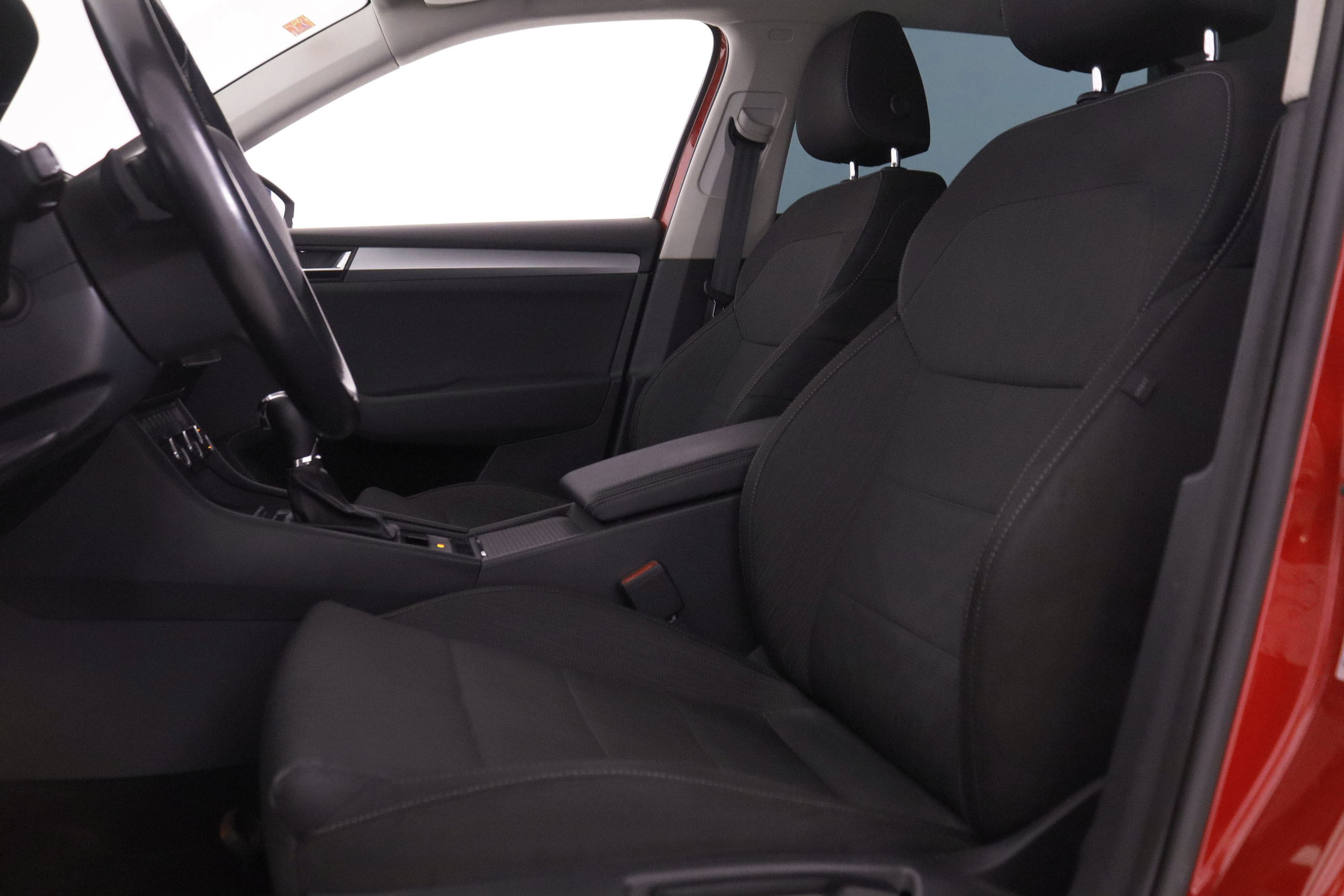 Škoda Superb Combi 2.0 TDI DSG - foto 18