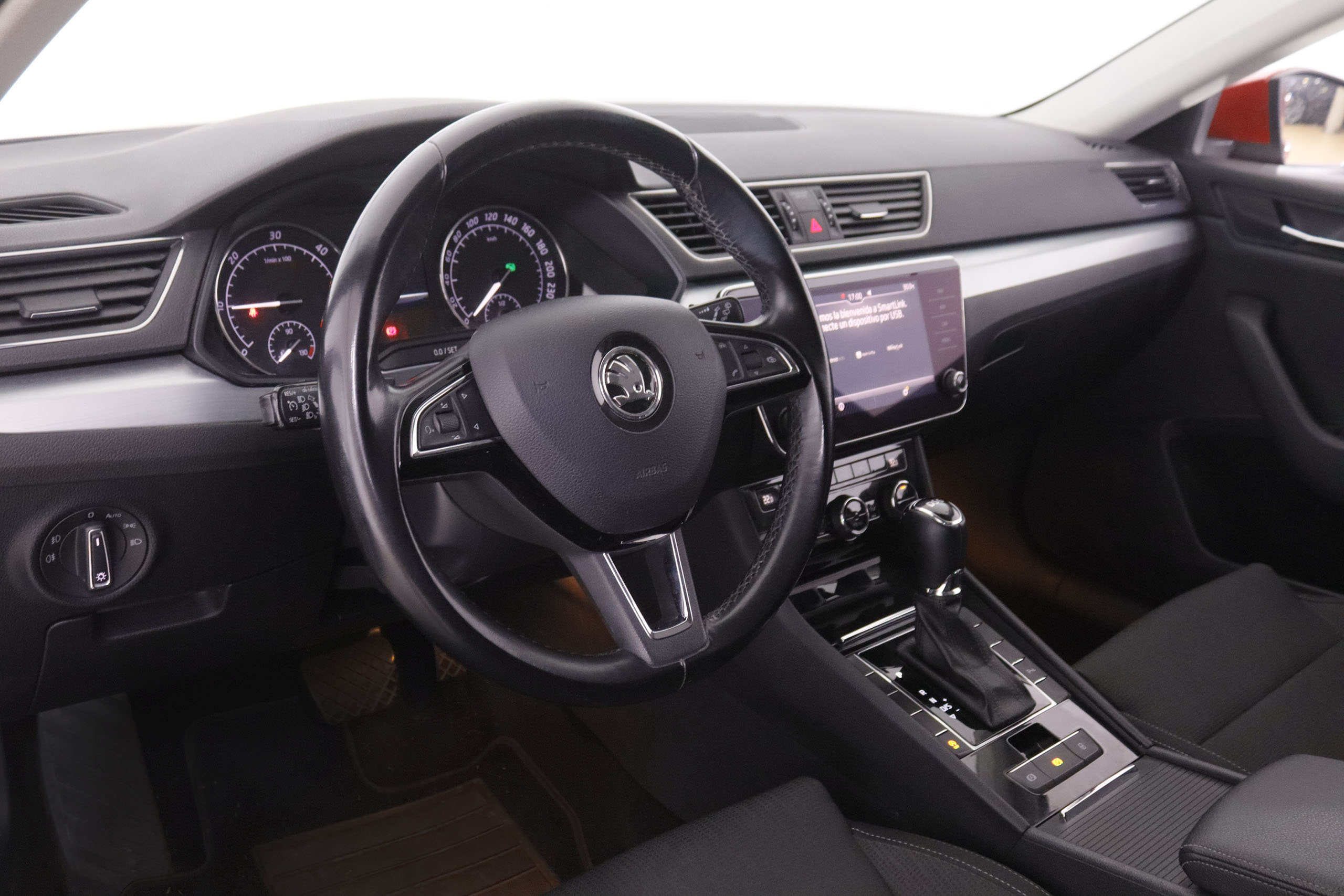 Škoda Superb Combi 2.0 TDI DSG - foto 10