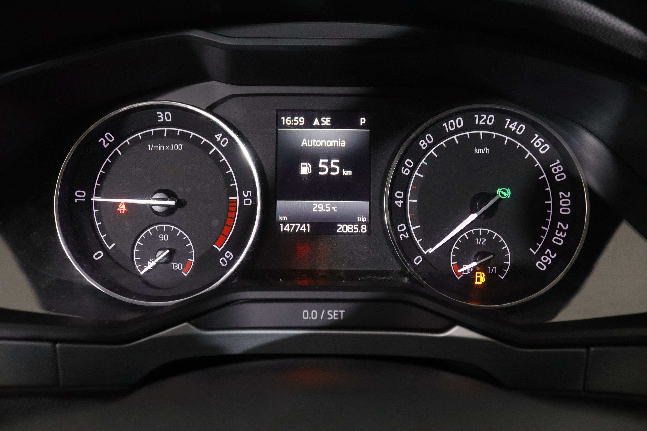 Škoda Superb Combi 2.0 TDI DSG - foto 12