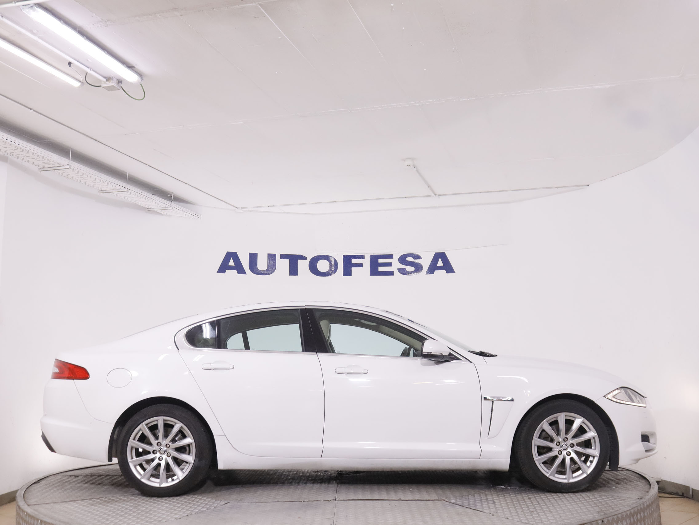 Jaguar XF 2.2 Diesel Entry - foto 7
