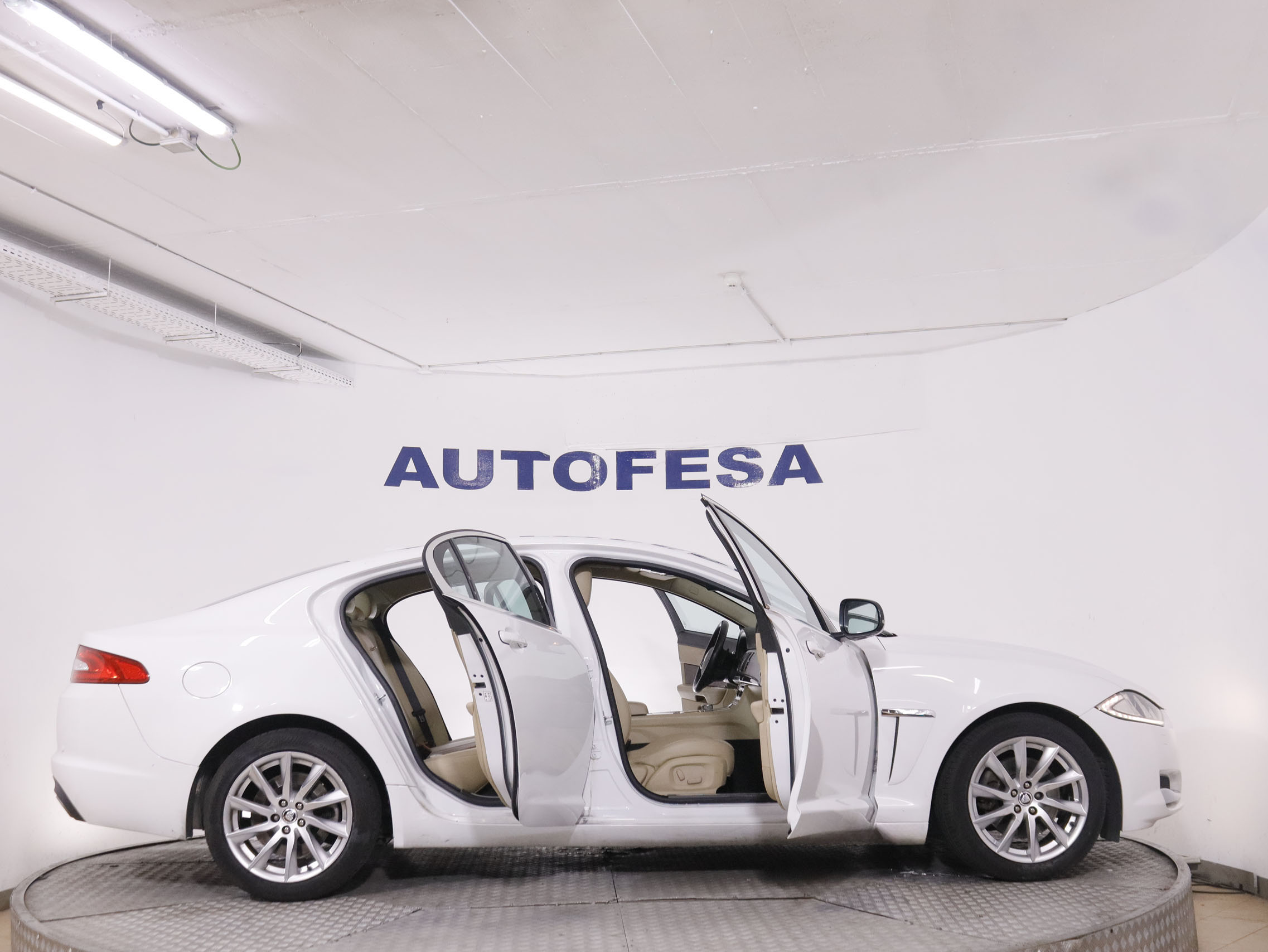 Jaguar XF 2.2 Diesel Entry - foto 9