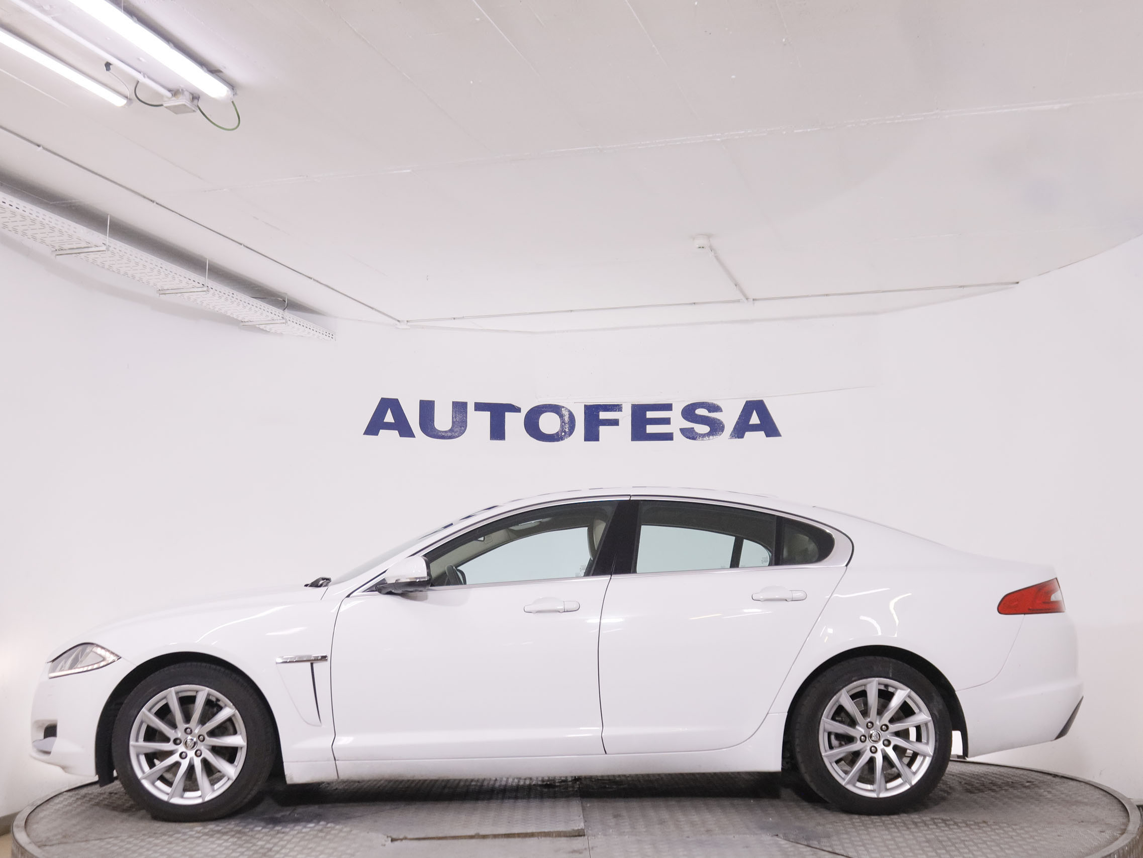 Jaguar XF 2.2 Diesel Entry - foto 10