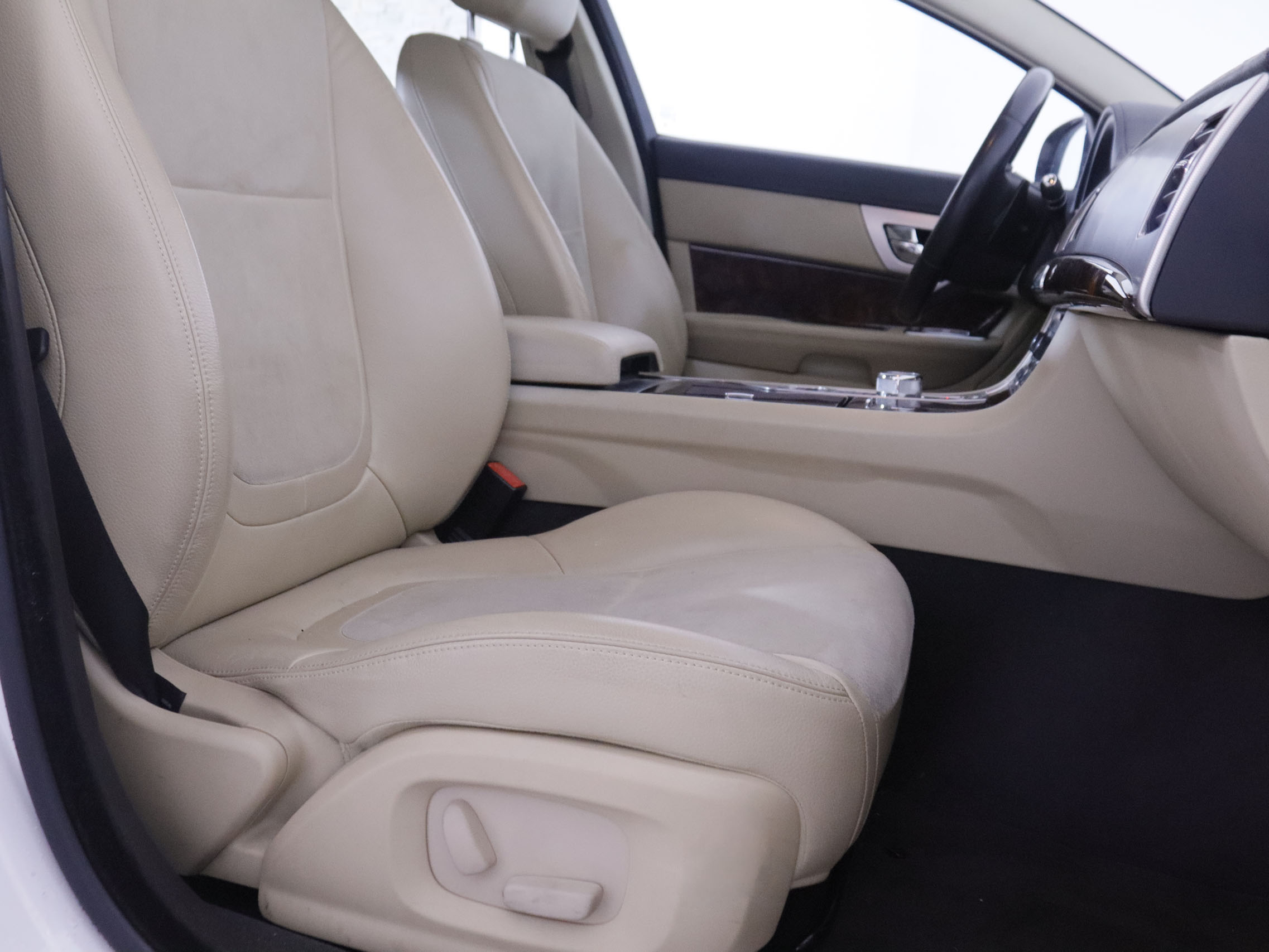 Jaguar XF 2.2 Diesel Entry - foto 19