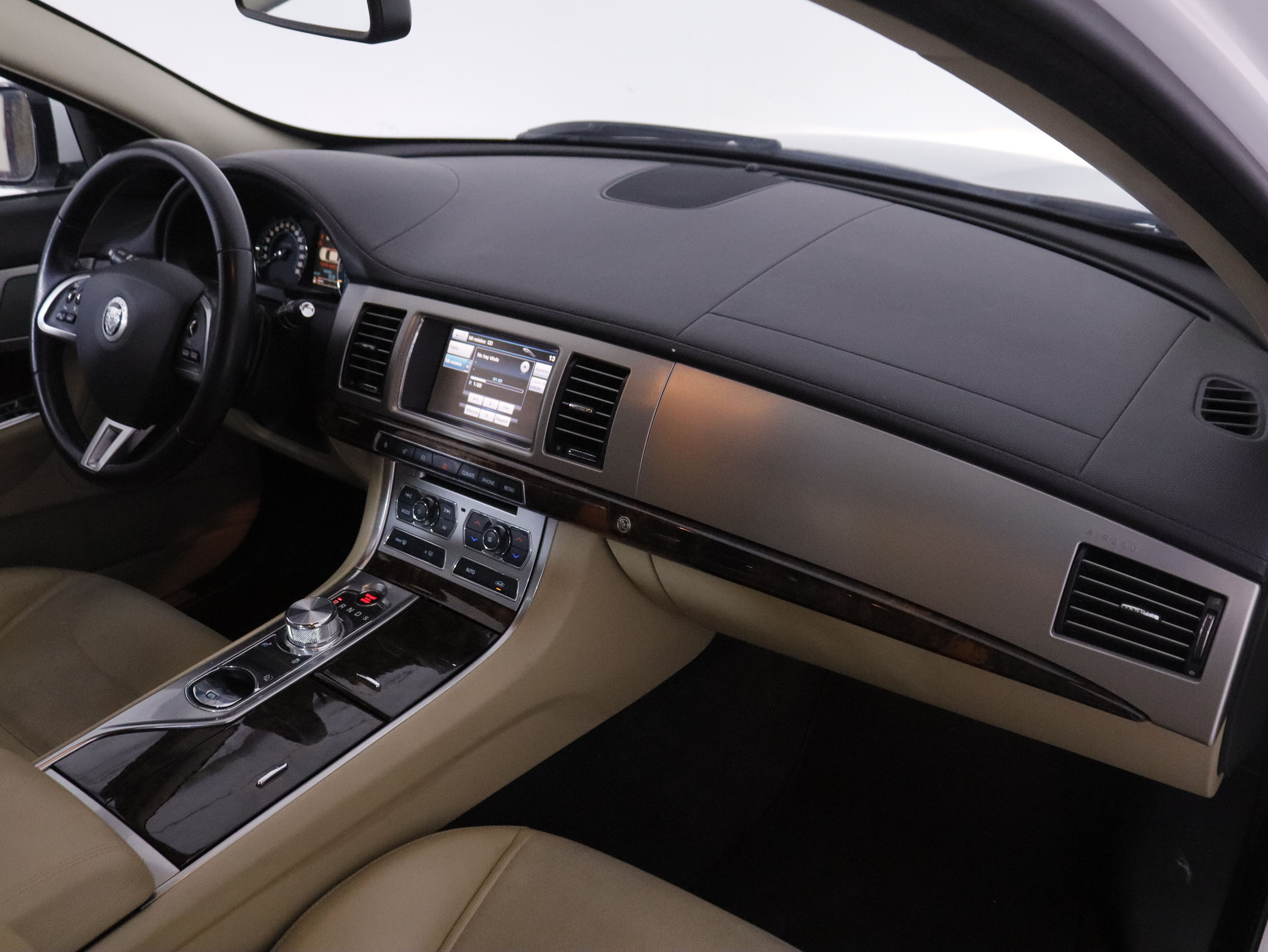 Jaguar XF 2.2 Diesel Entry - foto 12