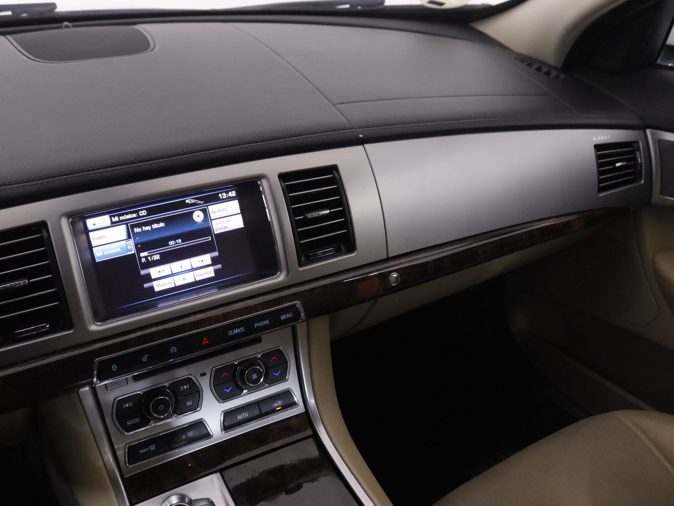 Jaguar XF 2.2 Diesel Entry - foto 15