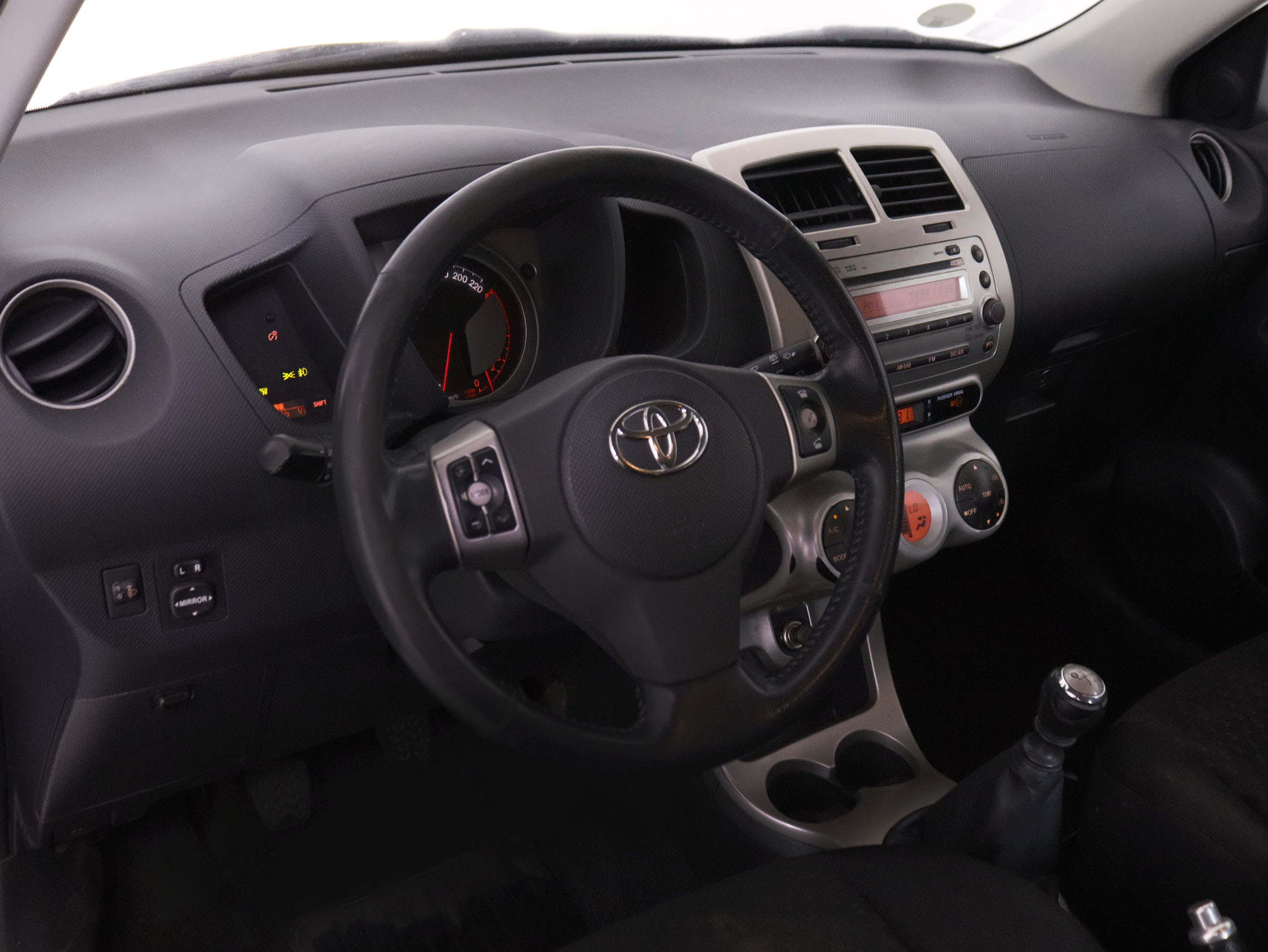 Toyota Urban Cruiser 1.3 VVT-I - foto 11