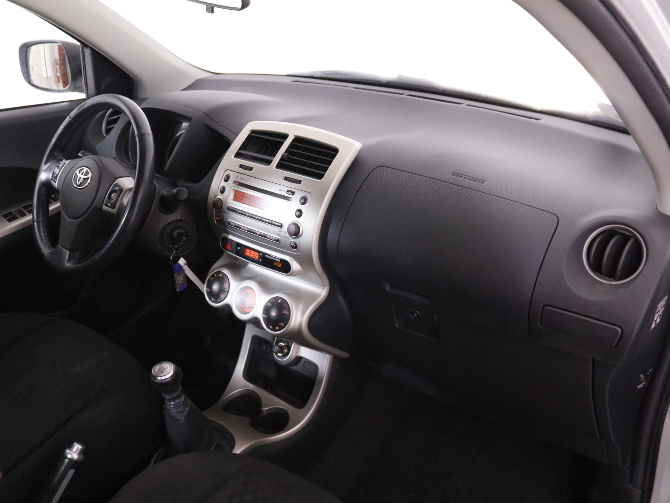 Toyota Urban Cruiser 1.3 VVT-I - foto 12