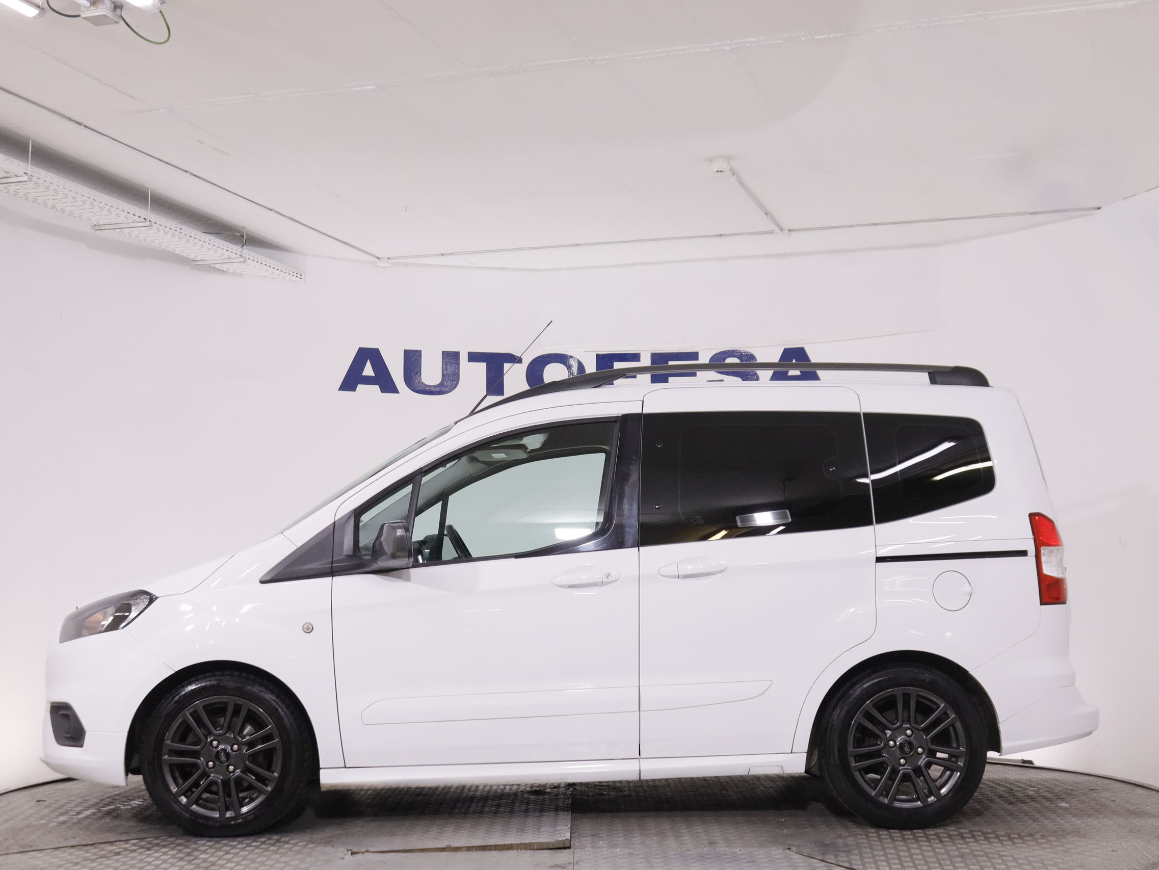 Ford Tourneo Courier 1.5 ECO Blue Titanium - foto 7