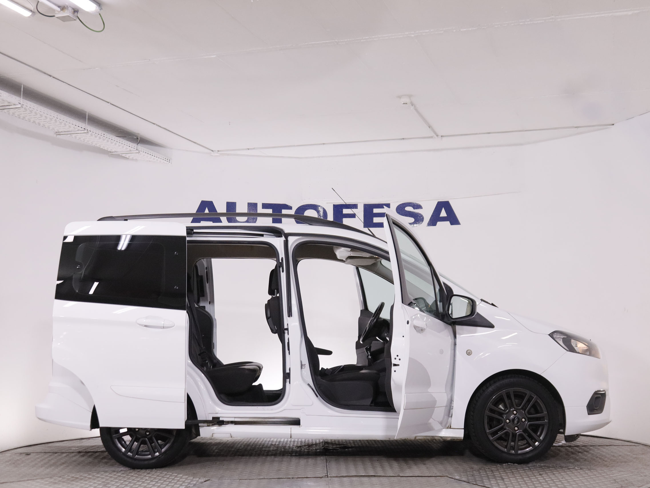 Ford Tourneo Courier 1.5 ECO Blue Titanium - foto 8