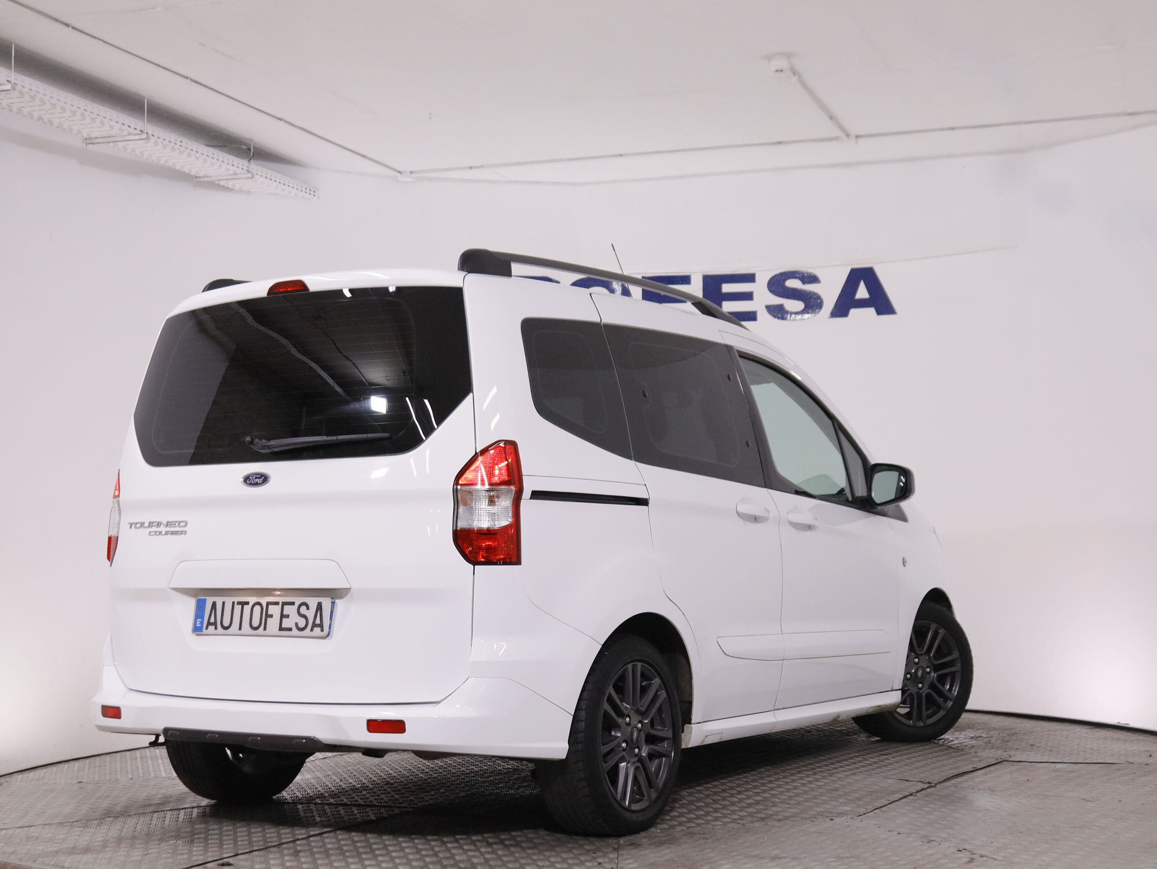 Ford Tourneo Courier 1.5 ECO Blue Titanium - foto 6