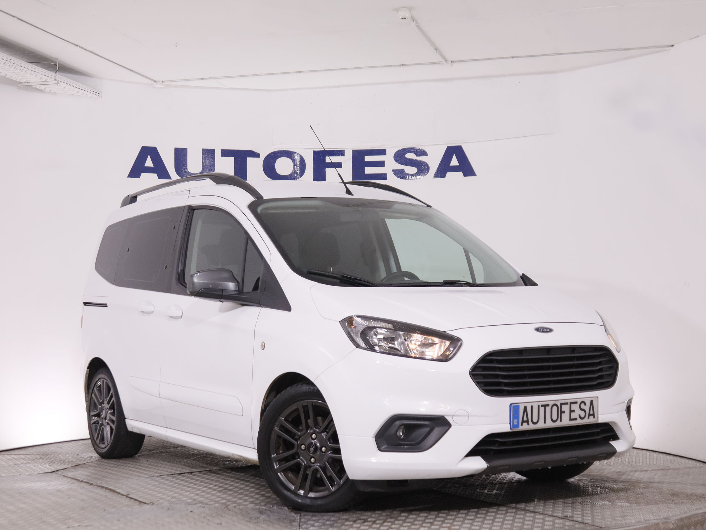 Ford Tourneo Courier 1.5 ECO Blue Titanium - foto 3