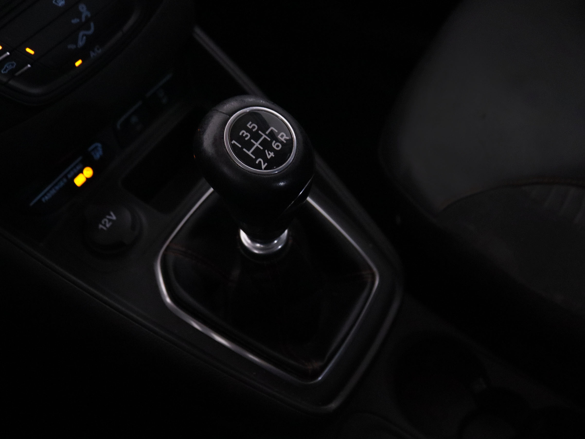 Ford Tourneo Courier 1.5 ECO Blue Titanium - foto 16