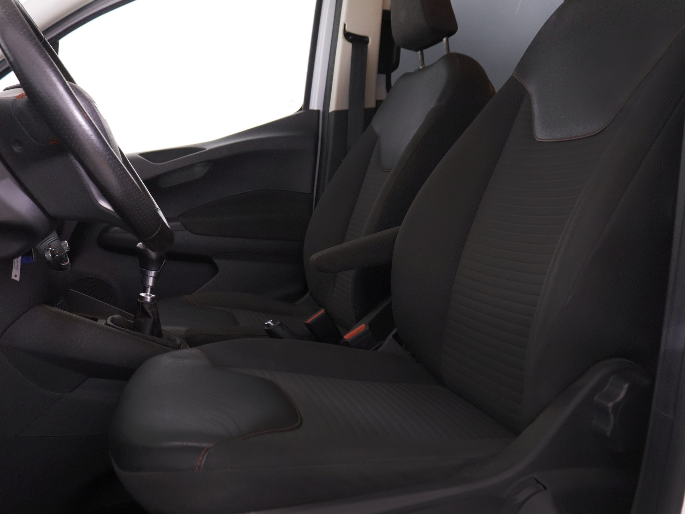Ford Tourneo Courier 1.5 ECO Blue Titanium - foto 17