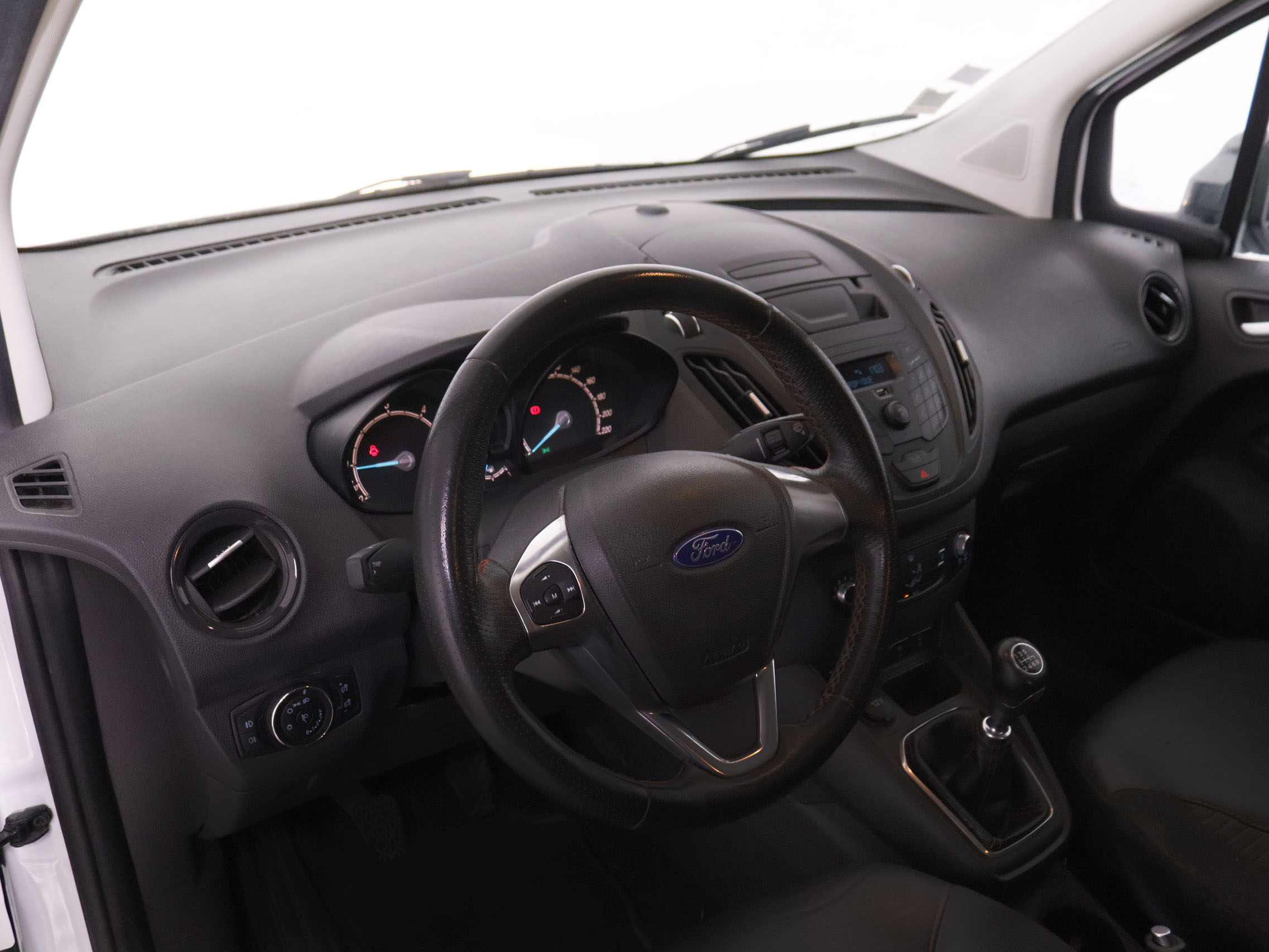 Ford Tourneo Courier 1.5 ECO Blue Titanium - foto 10