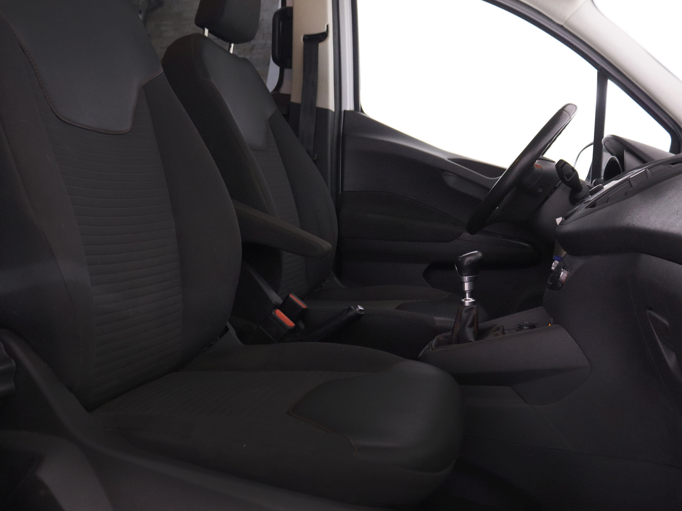 Ford Tourneo Courier 1.5 ECO Blue Titanium - foto 18
